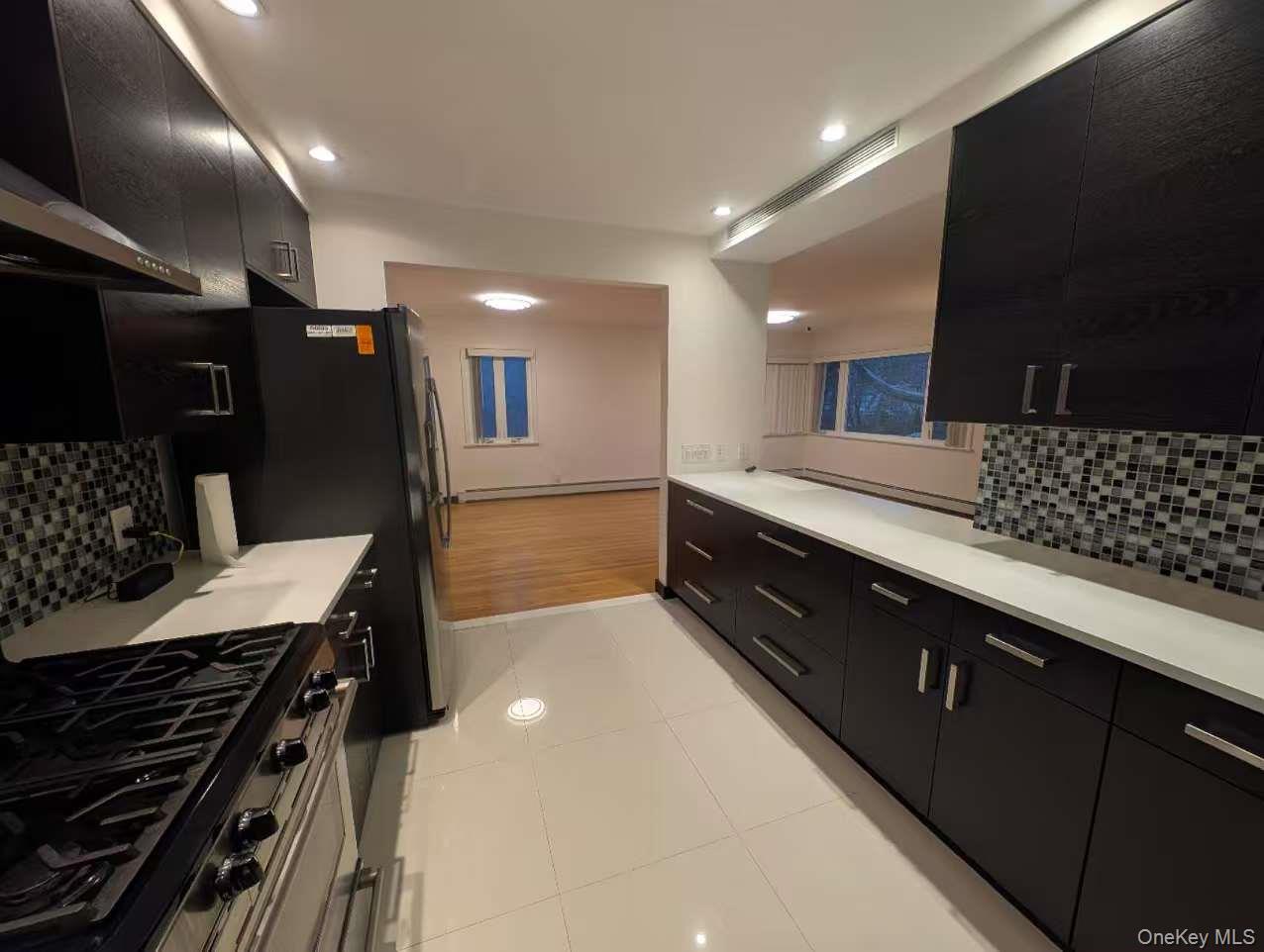 #3 photo, 6408 213th Street, クイーンズ区 Oakland Gardens , NY 11364