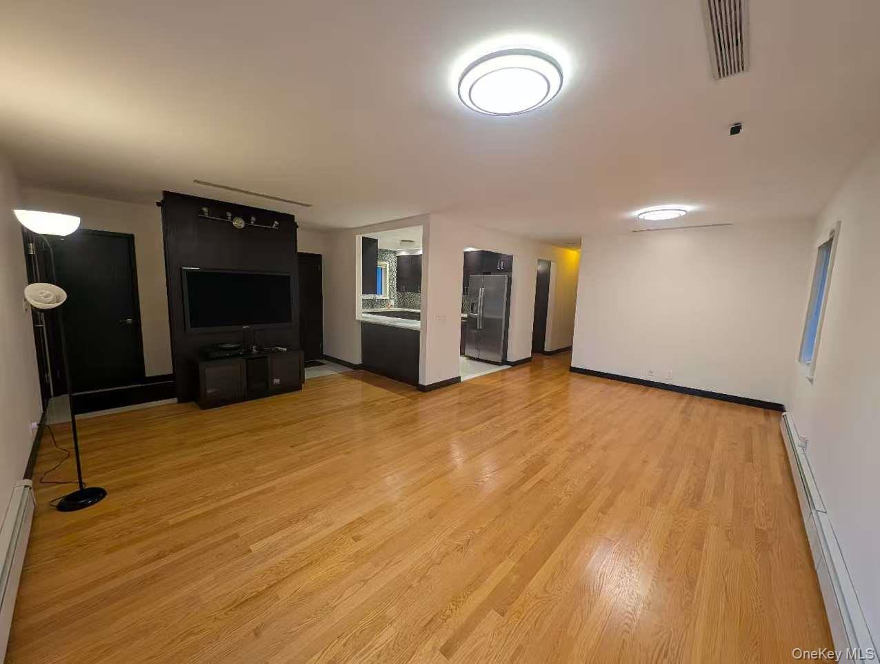 #5 photo, 6408 213th Street, クイーンズ区 Oakland Gardens , NY 11364