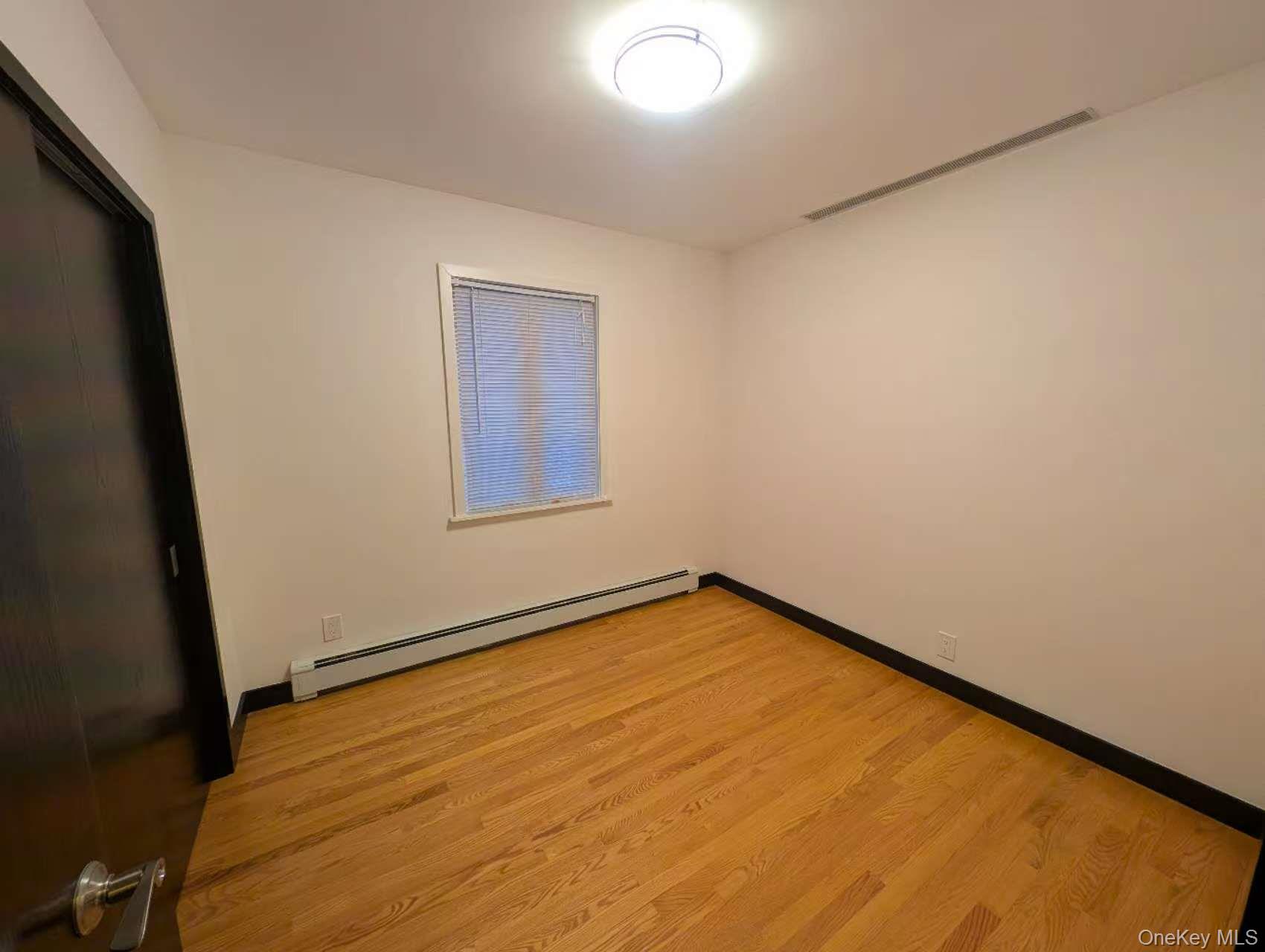 #7 photo, 6408 213th Street, クイーンズ区 Oakland Gardens , NY 11364