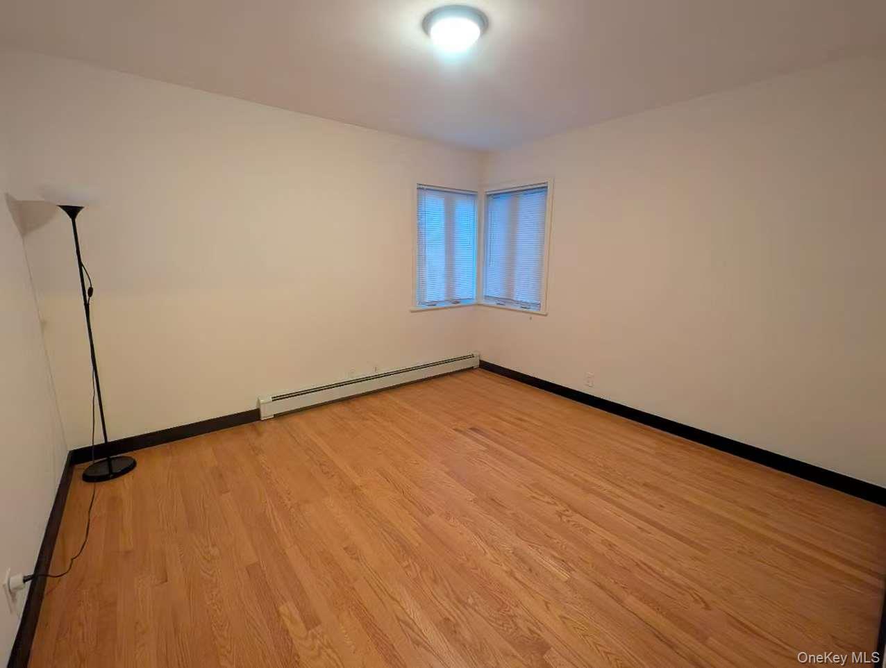 #8 photo, 6408 213th Street, クイーンズ区 Oakland Gardens , NY 11364