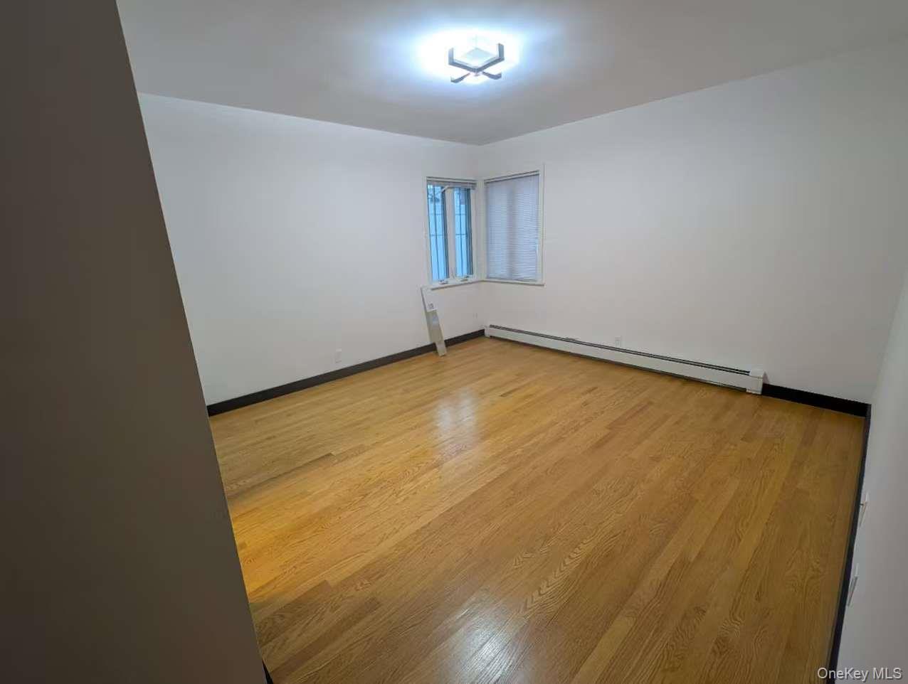 #9 photo, 6408 213th Street, クイーンズ区 Oakland Gardens , NY 11364