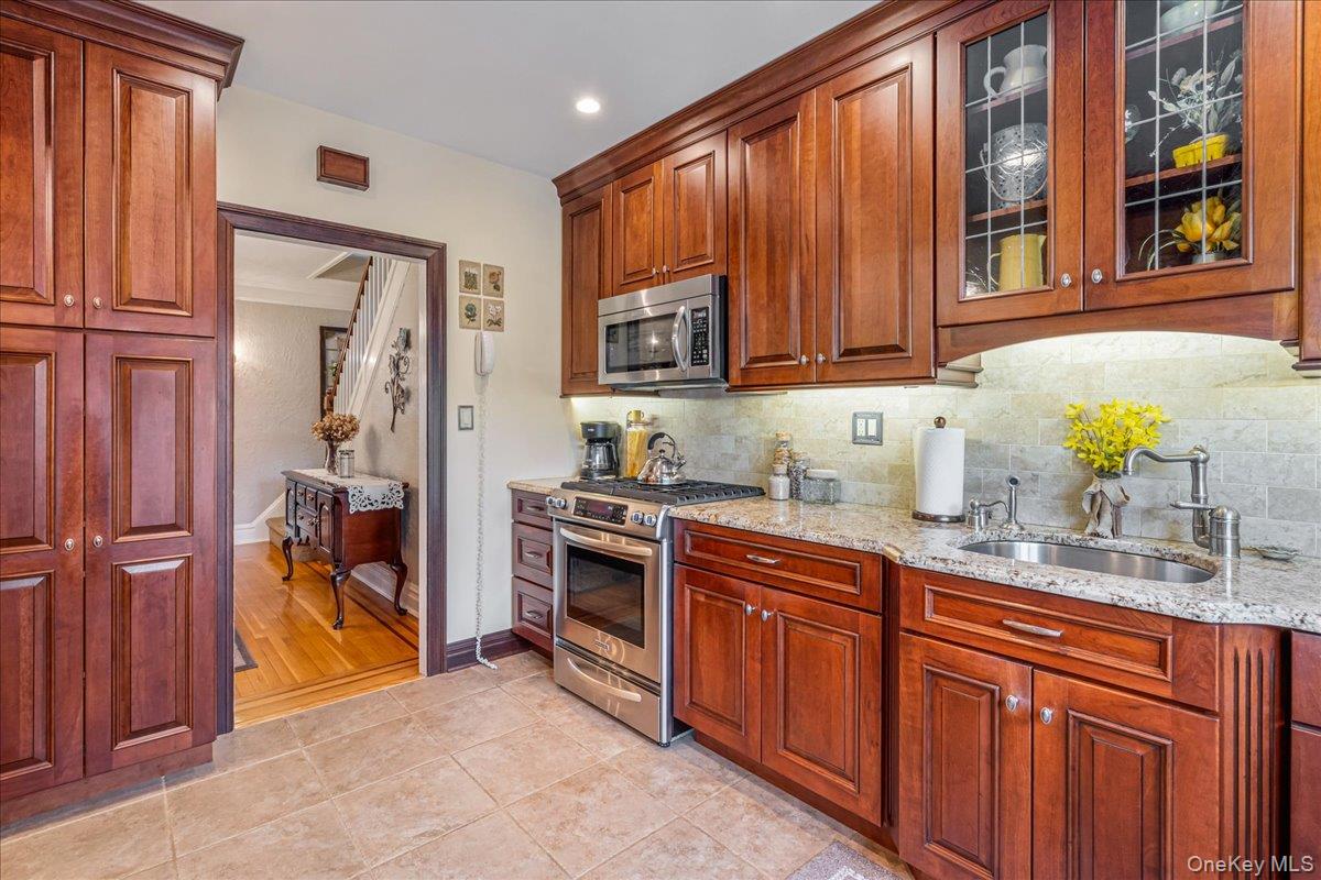 #10 photo, 2724 166th Street, Flushing , NY 11358