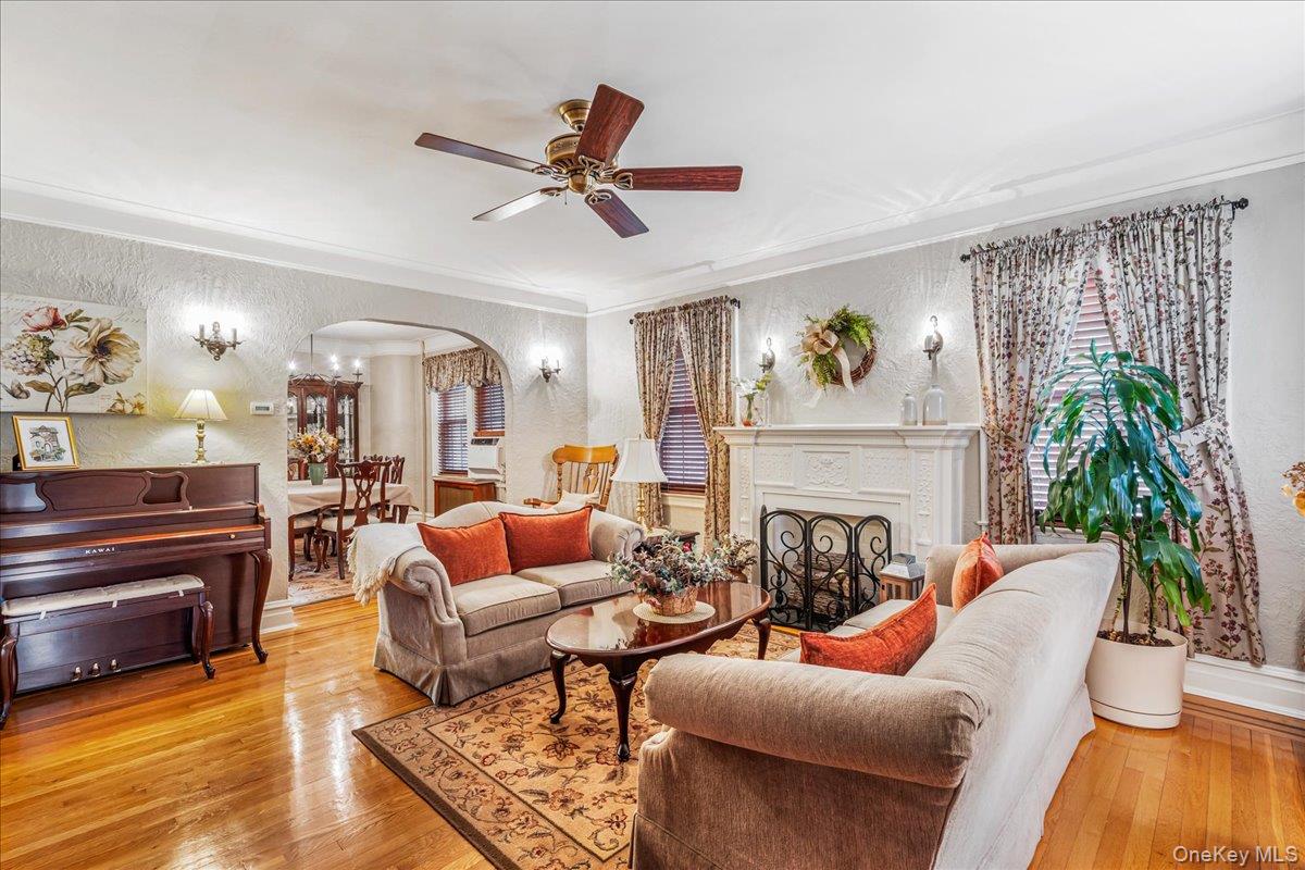 #3 photo, 2724 166th Street, Flushing , NY 11358