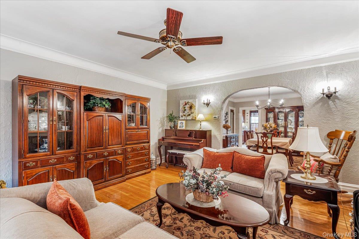 #4 photo, 2724 166th Street, Flushing , NY 11358