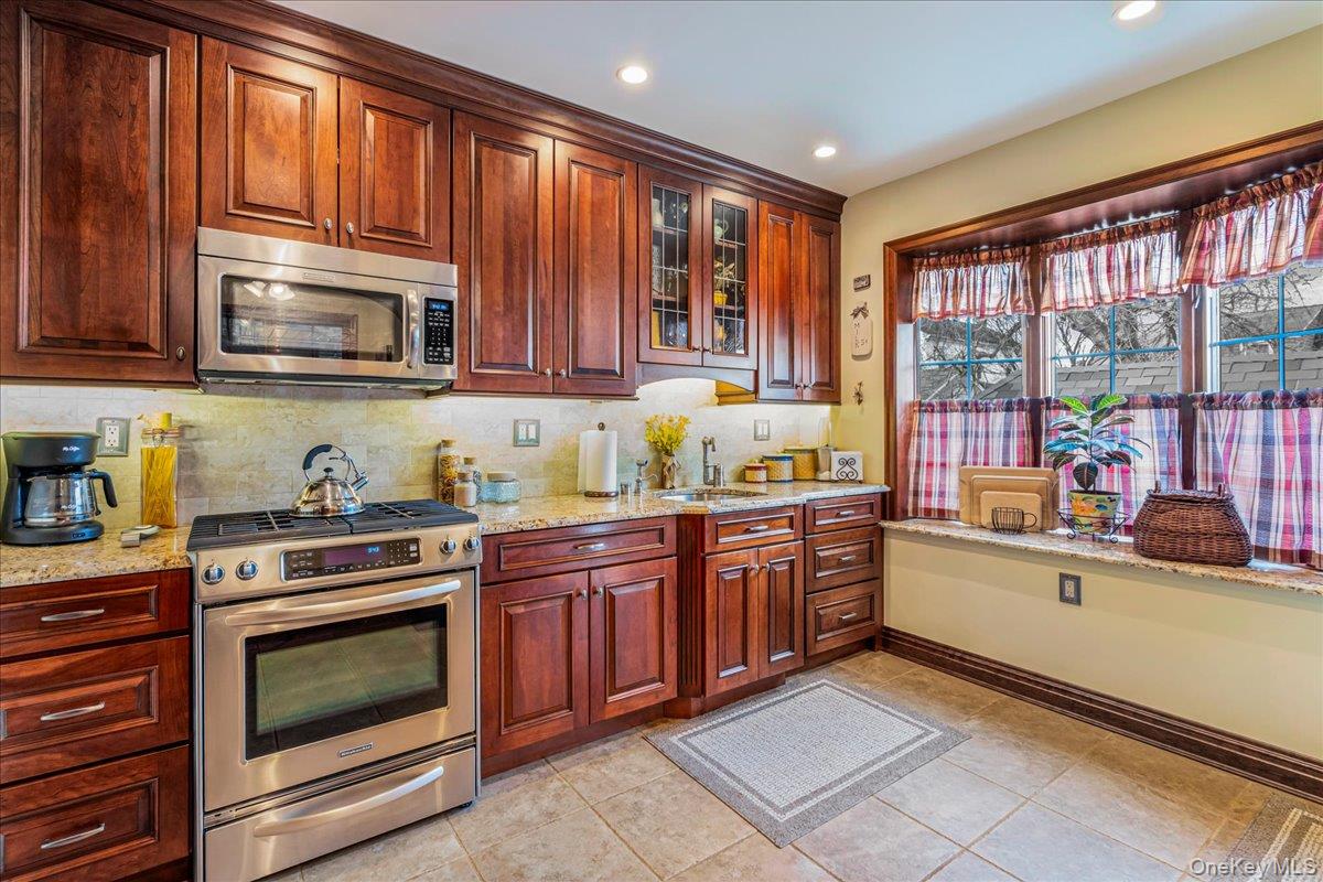 #8 photo, 2724 166th Street, Flushing , NY 11358