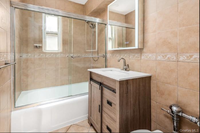 #13 photo, 3965 51st Street, कुईंस Woodside , NY 11377