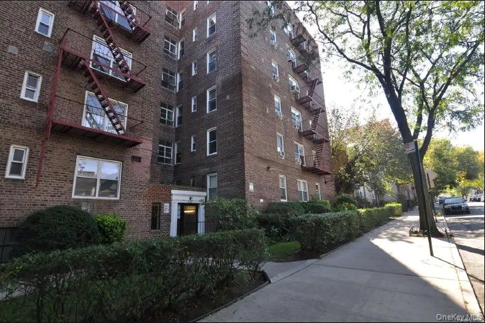 #18 photo, 3965 51st Street, कुईंस Woodside , NY 11377