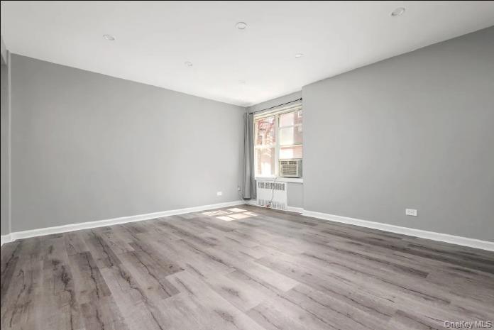 #3 photo, 3965 51st Street, कुईंस Woodside , NY 11377