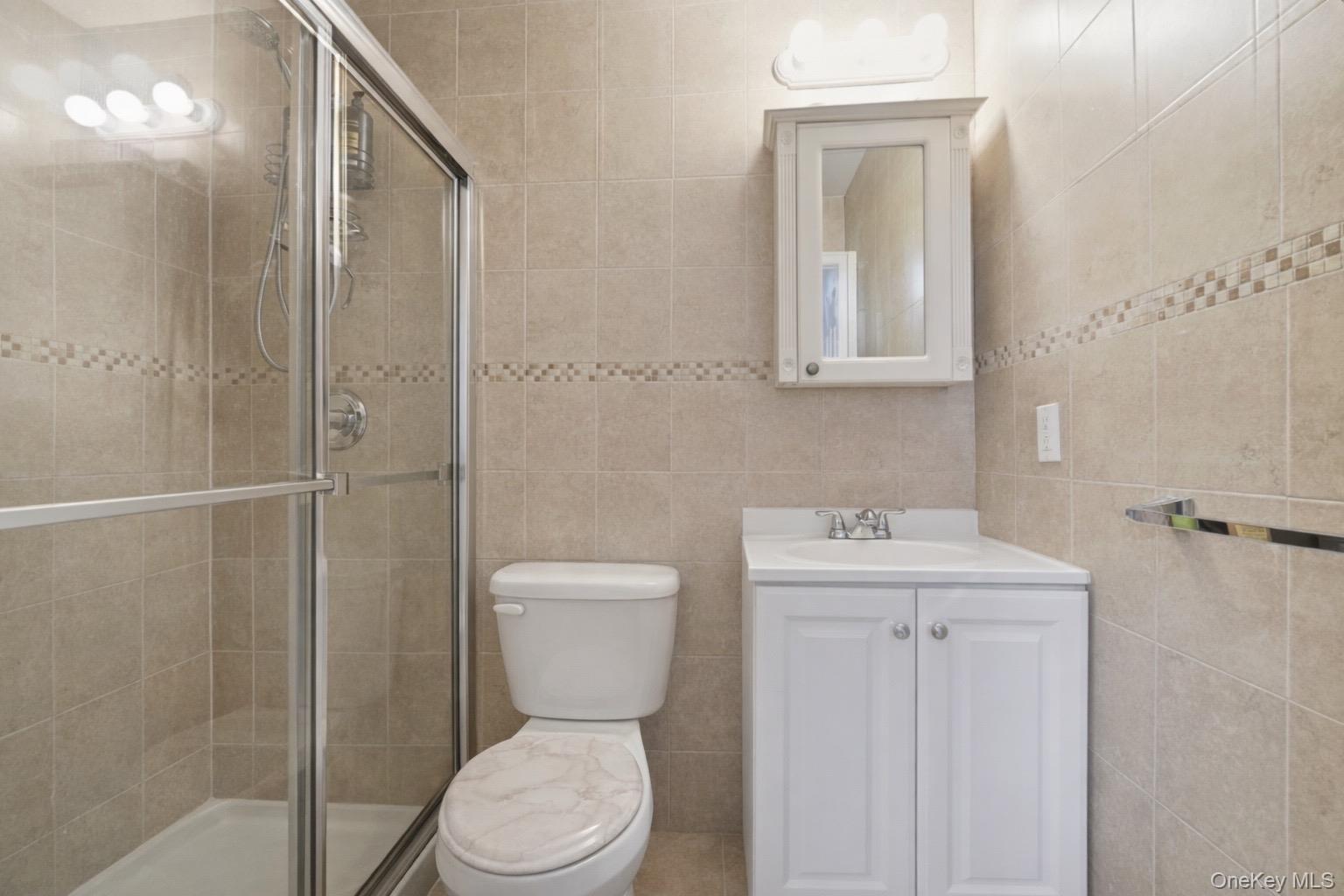 #16 photo, 6027 78th Avenue, كوينز Glendale , NY 11385