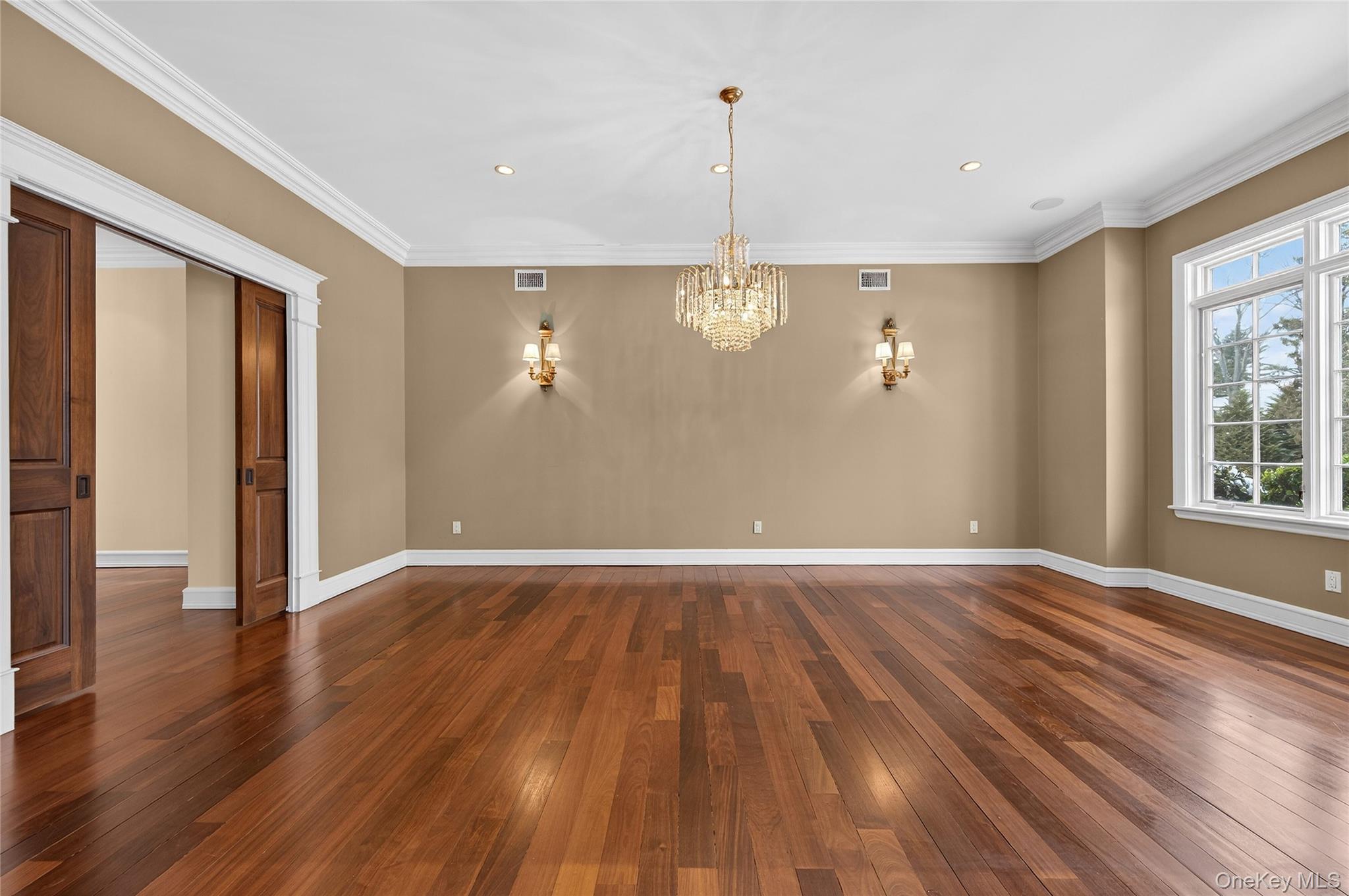 #13 photo, 220 Elderfields Road, 长岛 Manhasset , NY 11030