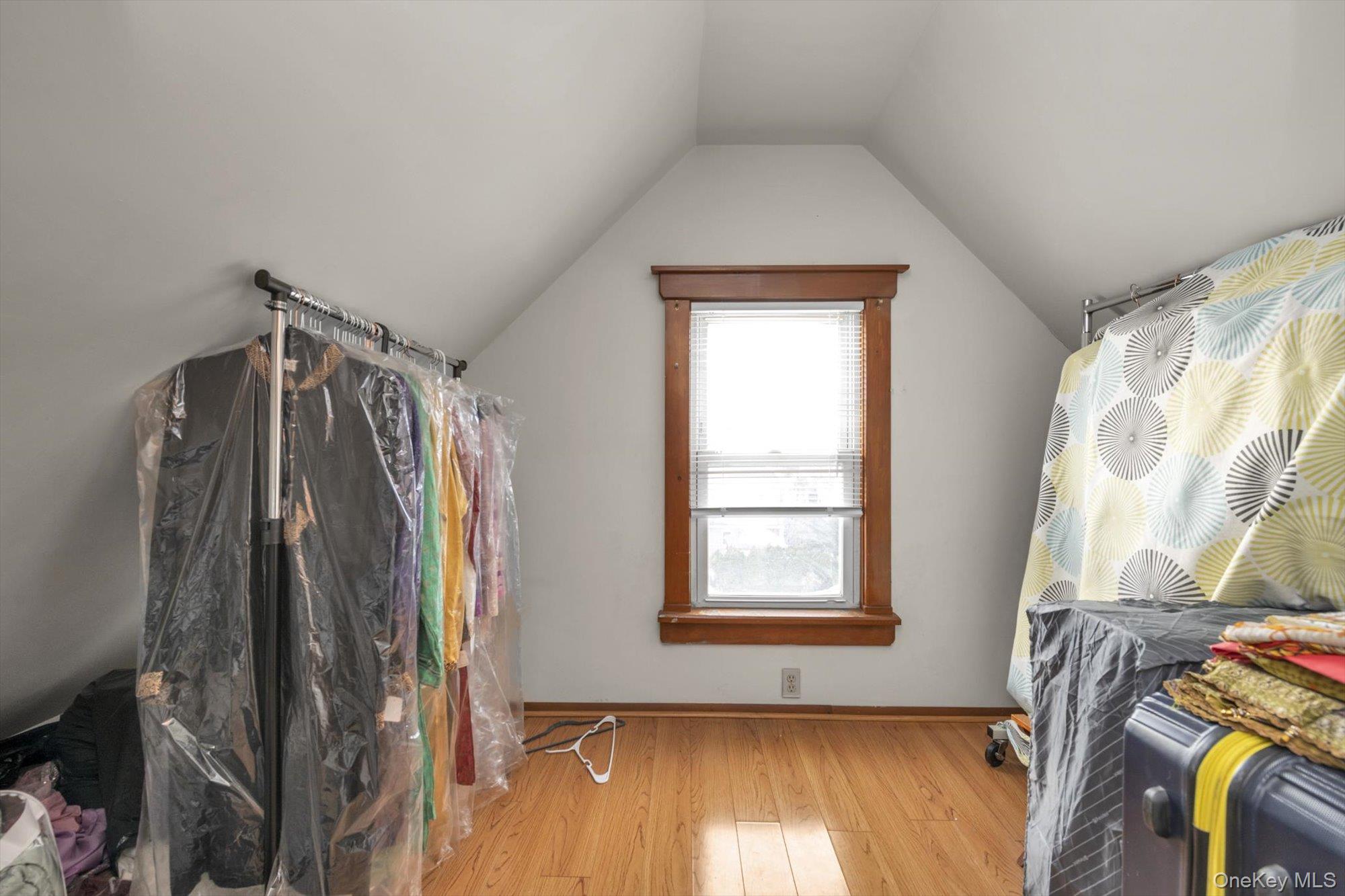 #17 photo, 70 Hinsdale Avenue, নাসাউ কাউন্টি Floral Park , NY 11001