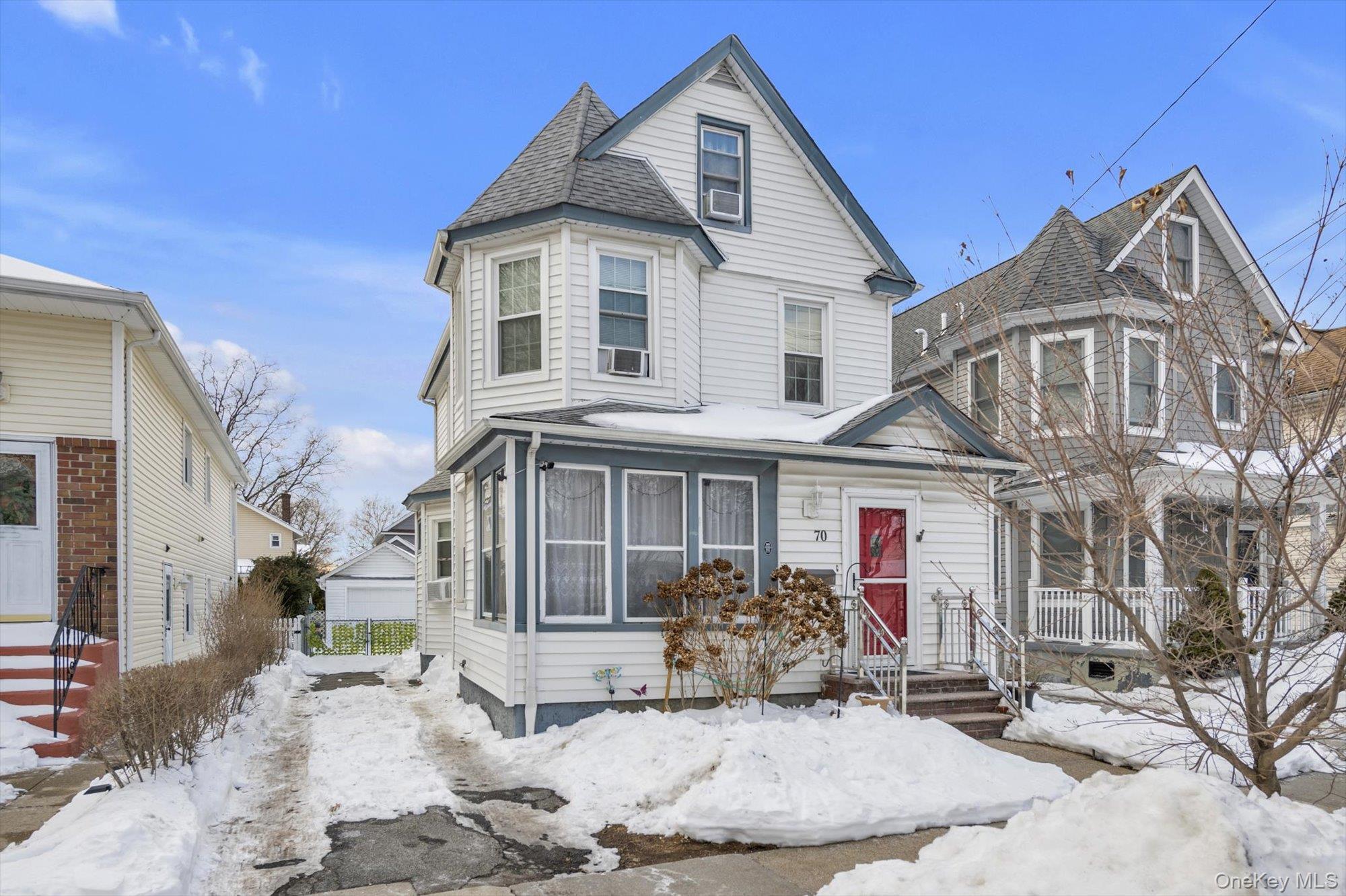 #2 photo, 70 Hinsdale Avenue, নাসাউ কাউন্টি Floral Park , NY 11001