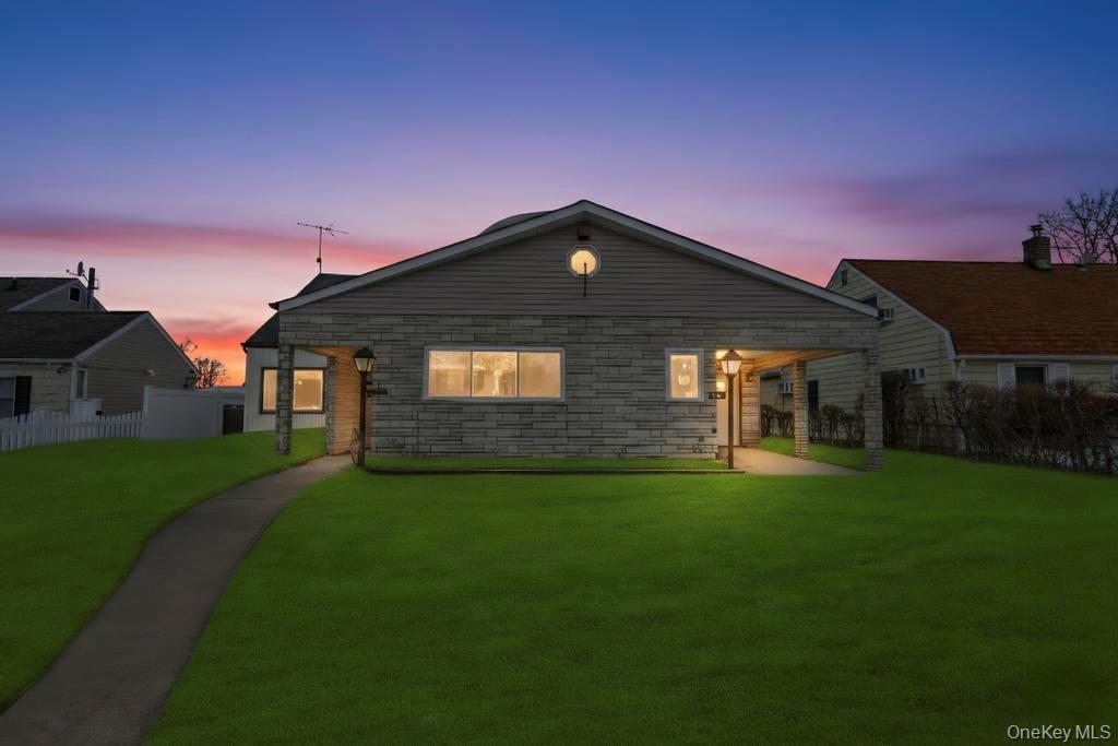 #1 photo, 21 Clay Lane, নাসাউ কাউন্টি Levittown , NY 11756