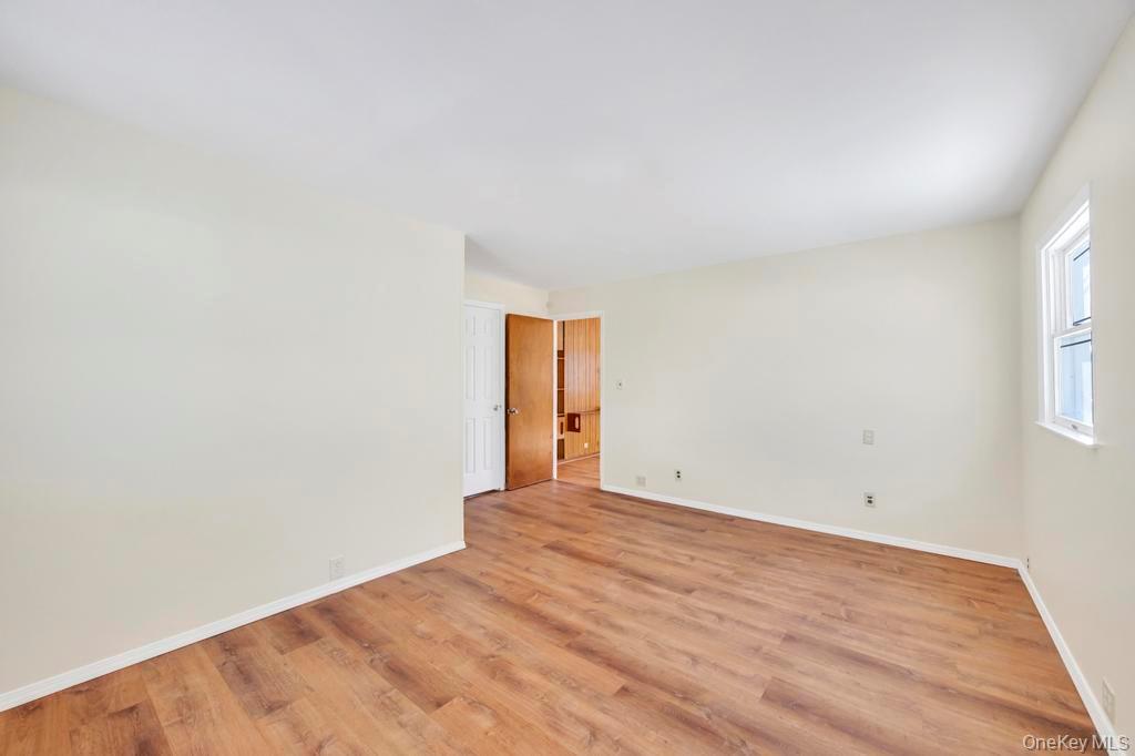 #16 photo, 21 Clay Lane, নাসাউ কাউন্টি Levittown , NY 11756