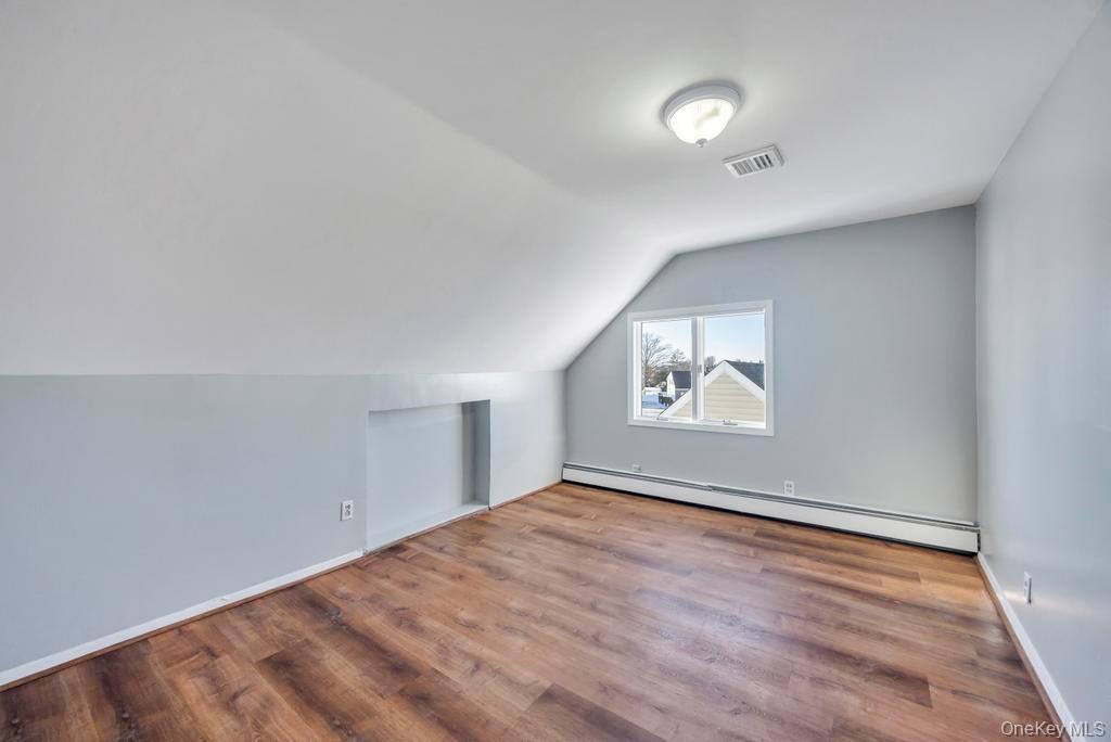 #17 photo, 21 Clay Lane, নাসাউ কাউন্টি Levittown , NY 11756