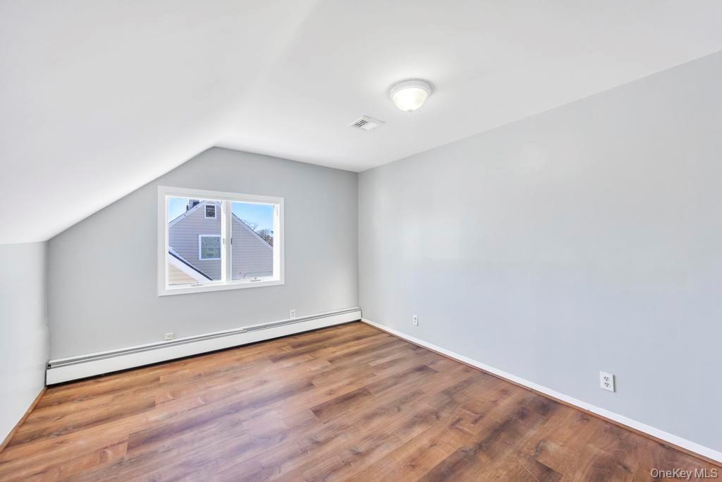 #19 photo, 21 Clay Lane, নাসাউ কাউন্টি Levittown , NY 11756