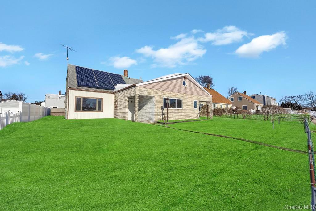 #2 photo, 21 Clay Lane, নাসাউ কাউন্টি Levittown , NY 11756