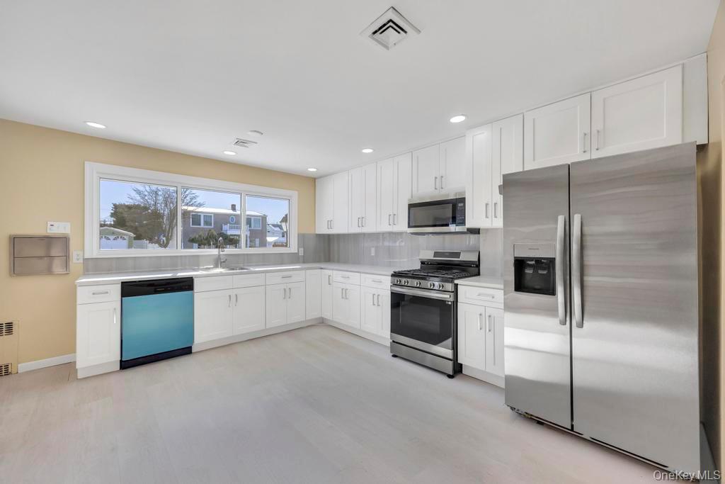 #5 photo, 21 Clay Lane, নাসাউ কাউন্টি Levittown , NY 11756