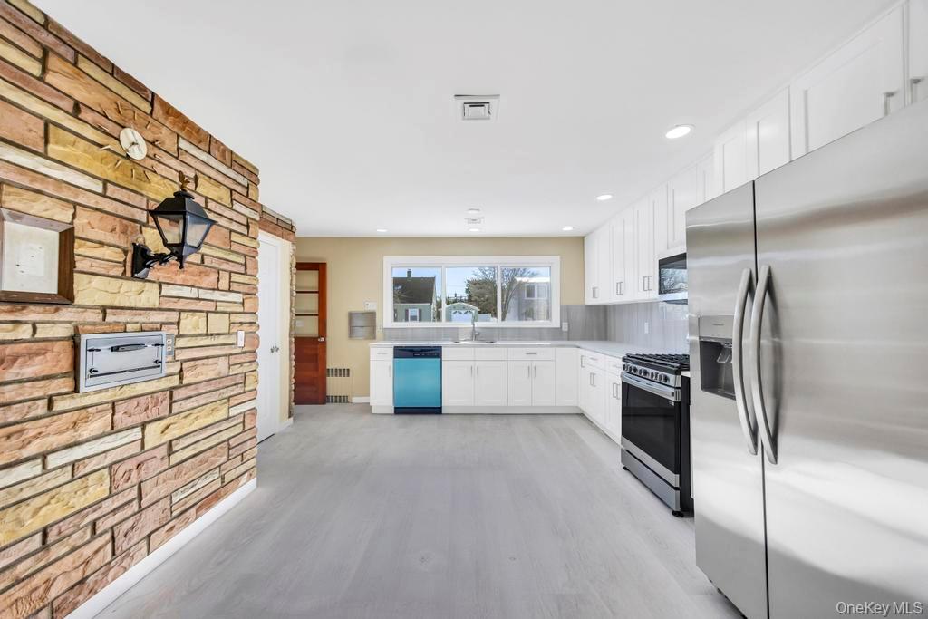 #6 photo, 21 Clay Lane, নাসাউ কাউন্টি Levittown , NY 11756