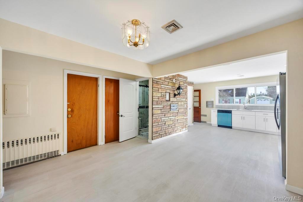 #8 photo, 21 Clay Lane, নাসাউ কাউন্টি Levittown , NY 11756