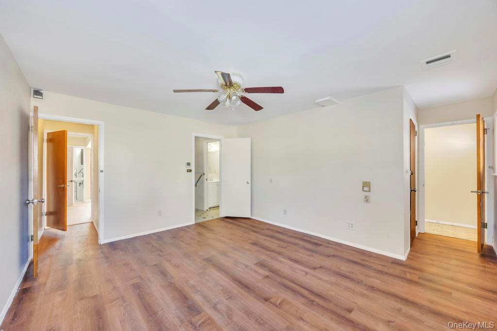 #9 photo, 21 Clay Lane, নাসাউ কাউন্টি Levittown , NY 11756