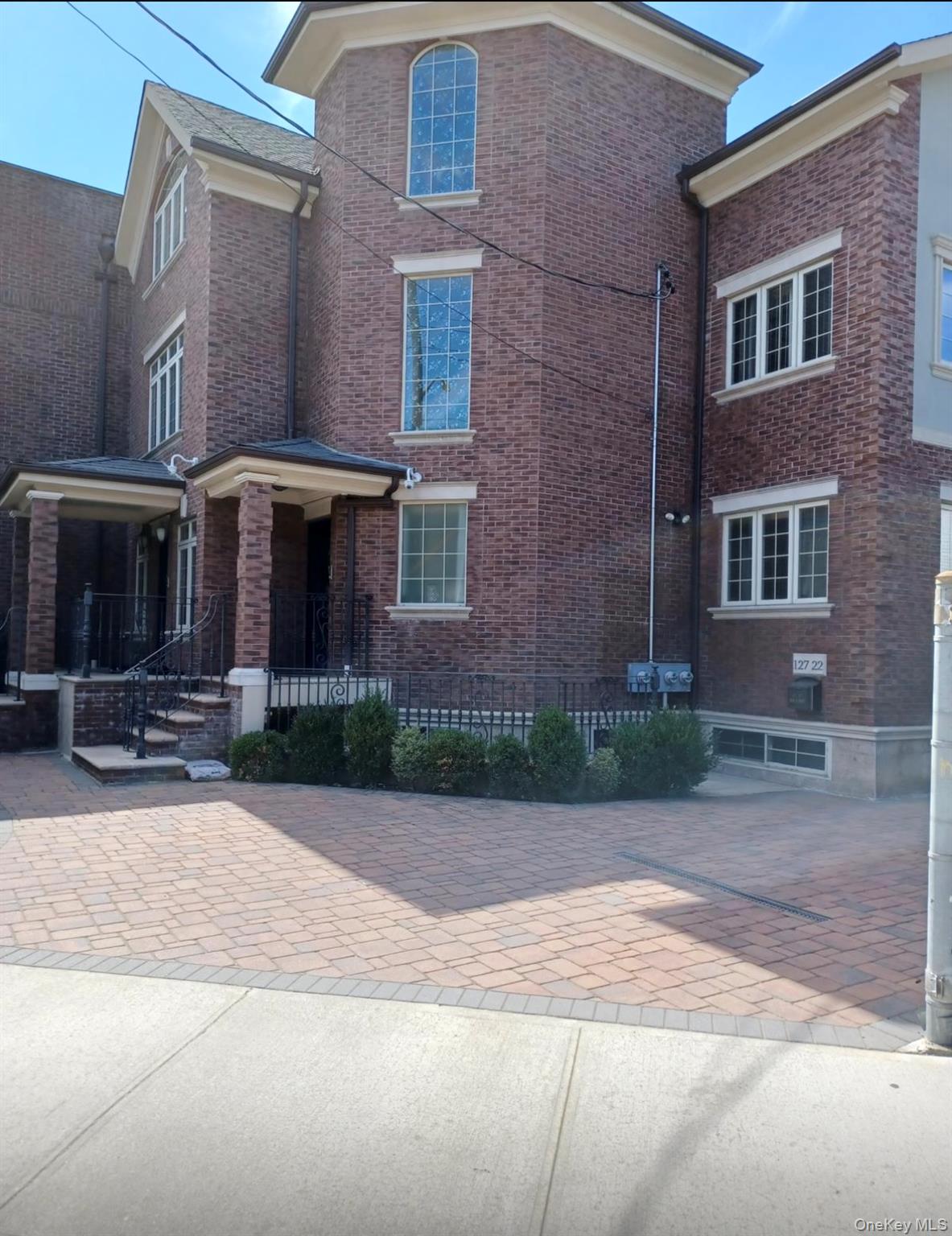 #2 photo, 127-22 Kew Gardens Road, Kew Gardens , NY 11415