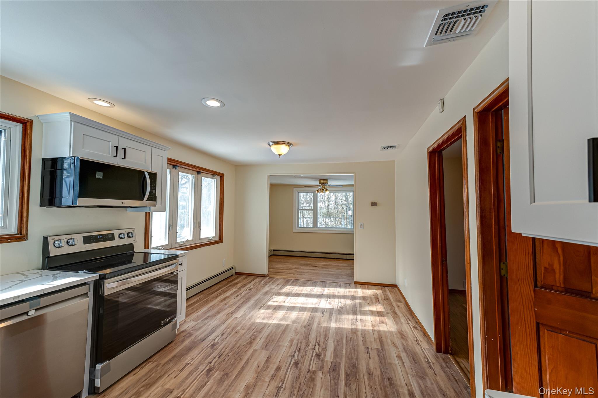 #14 photo, 59 Webster Avenue, 東長島 Ronkonkoma , NY 11779