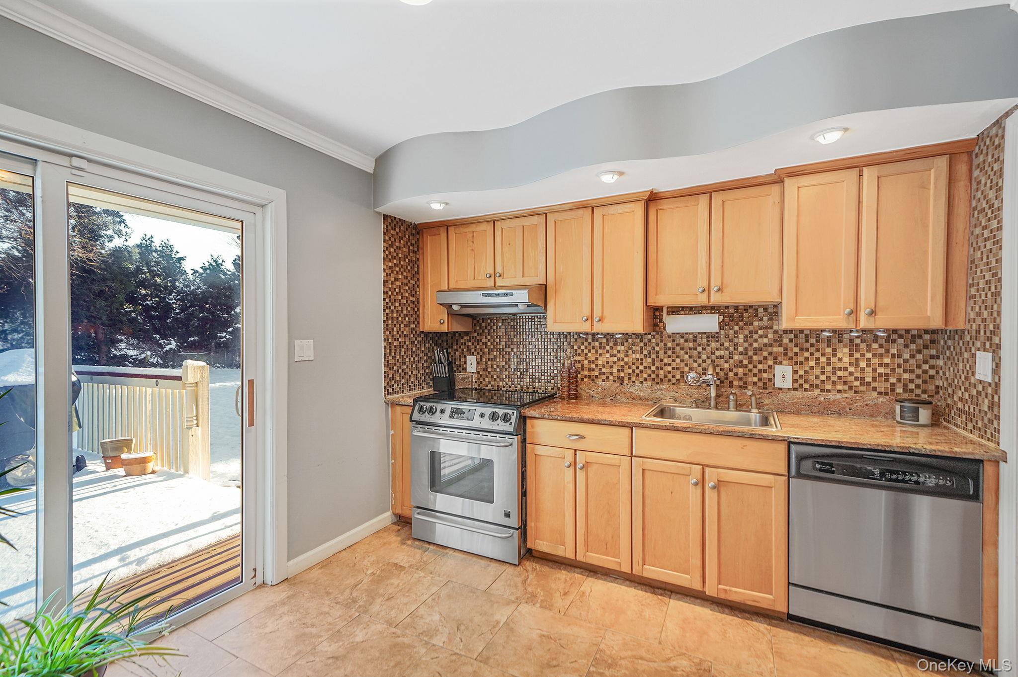 #15 photo, 6 Fairfields Lane, सफ़ोक काउंटी Huntington Station , NY 11746