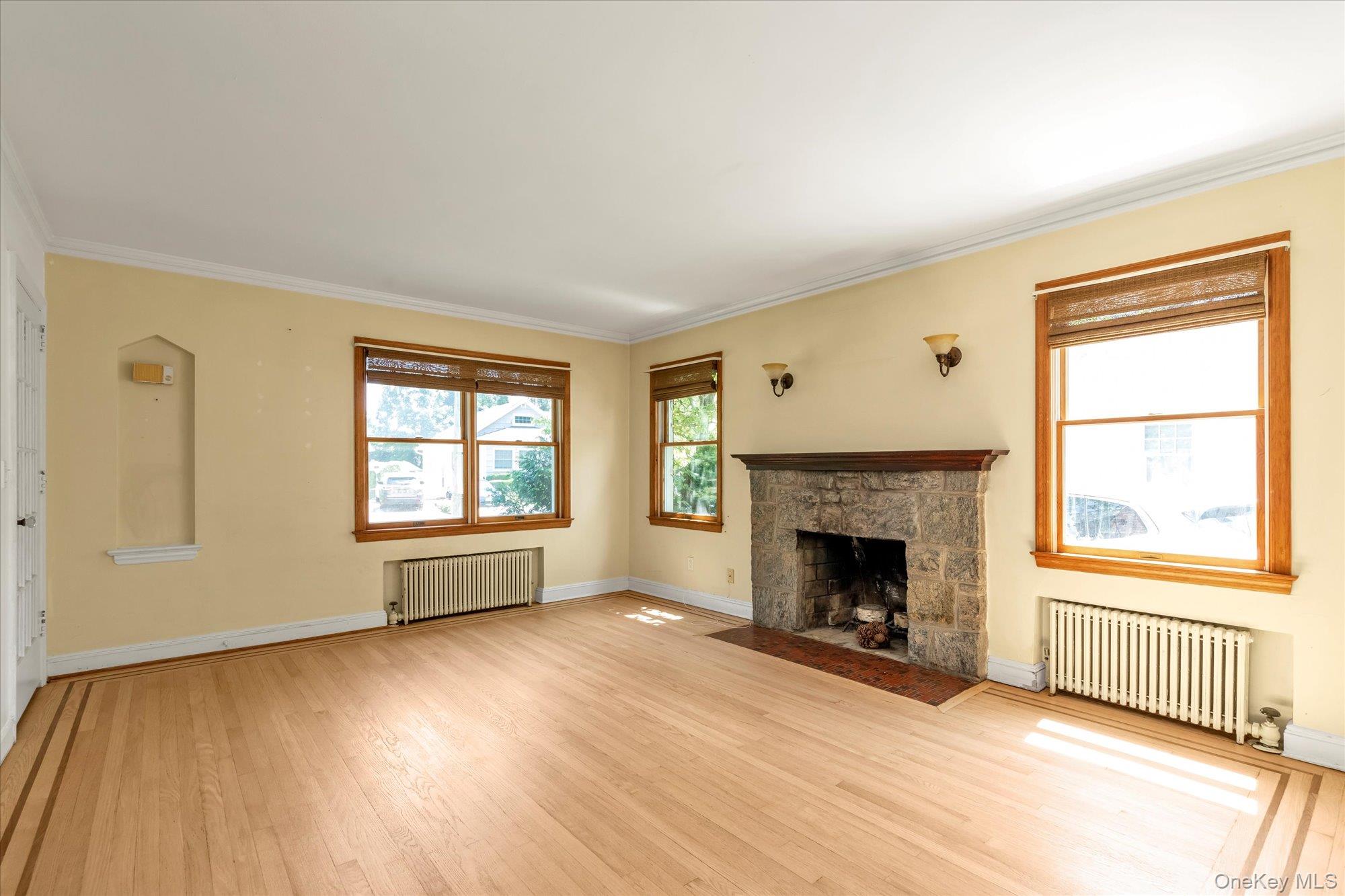 #2 photo, 18 Hathaway Drive, নাসাউ কাউন্টি Garden City , NY 11530