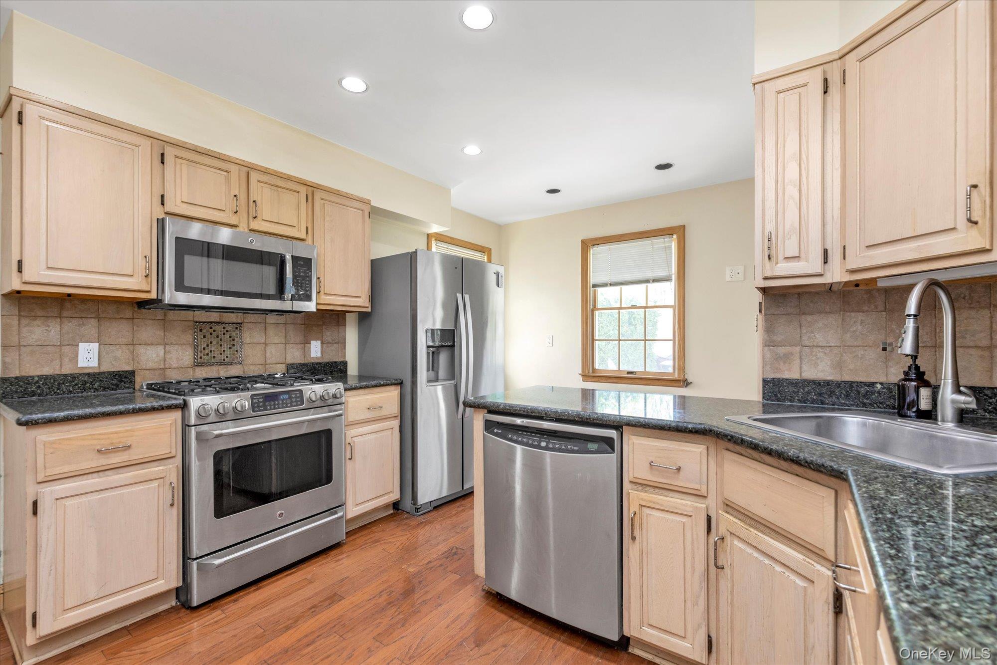 #7 photo, 18 Hathaway Drive, নাসাউ কাউন্টি Garden City , NY 11530