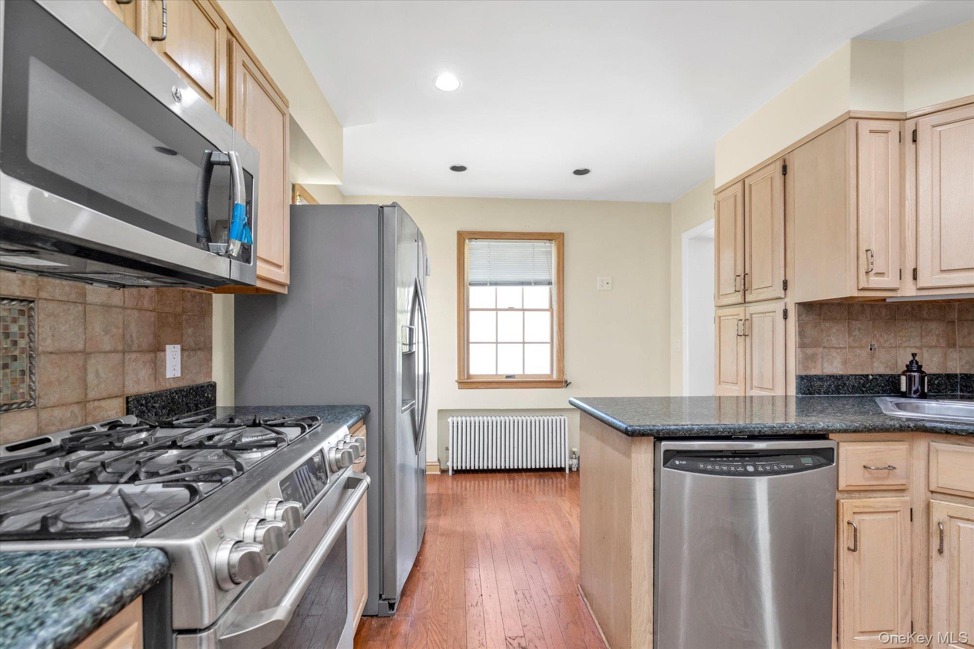 #8 photo, 18 Hathaway Drive, নাসাউ কাউন্টি Garden City , NY 11530