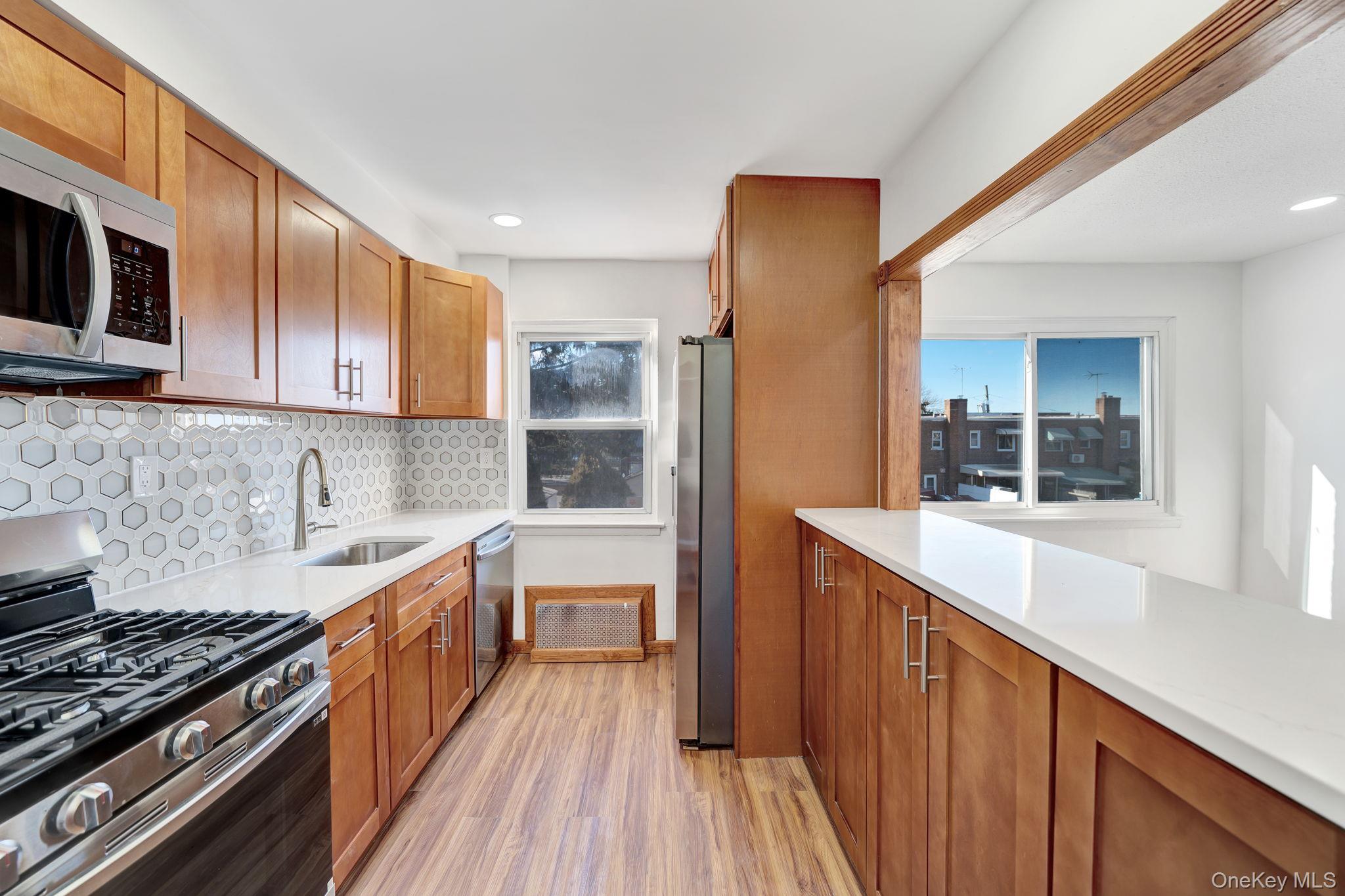 #11 photo, 1202 117th Street, クイーンズ区 College Point , NY 11356