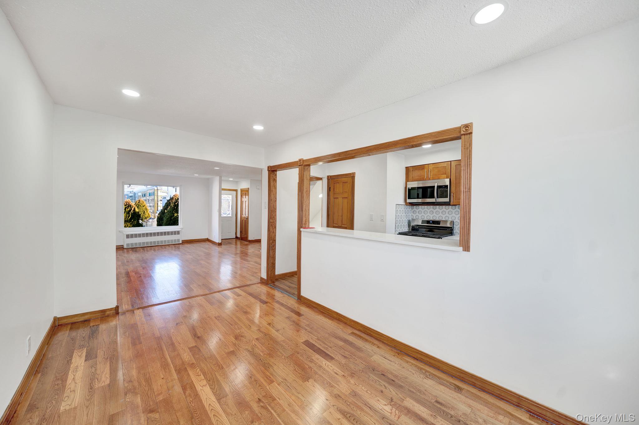 #12 photo, 1202 117th Street, クイーンズ区 College Point , NY 11356