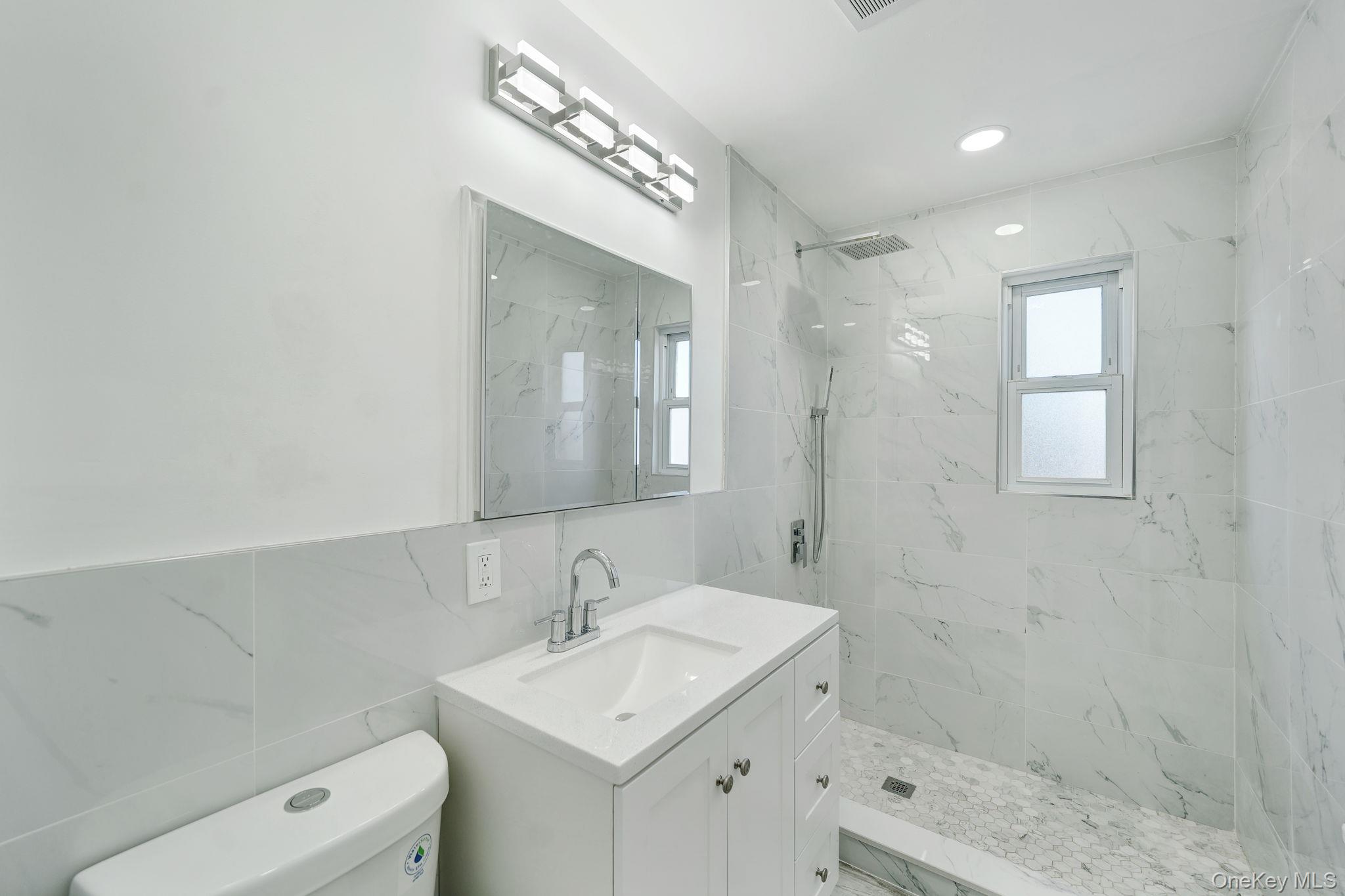 #16 photo, 1202 117th Street, クイーンズ区 College Point , NY 11356