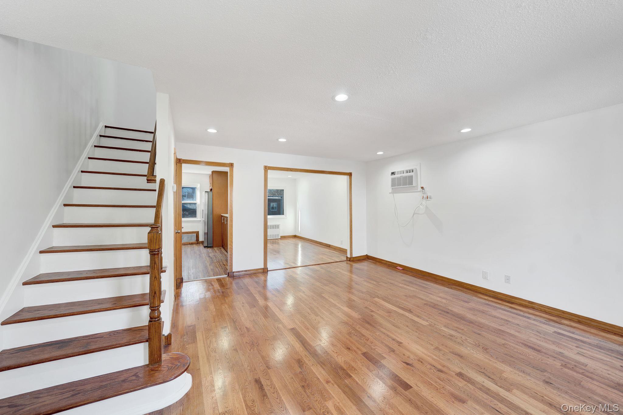 #5 photo, 1202 117th Street, クイーンズ区 College Point , NY 11356