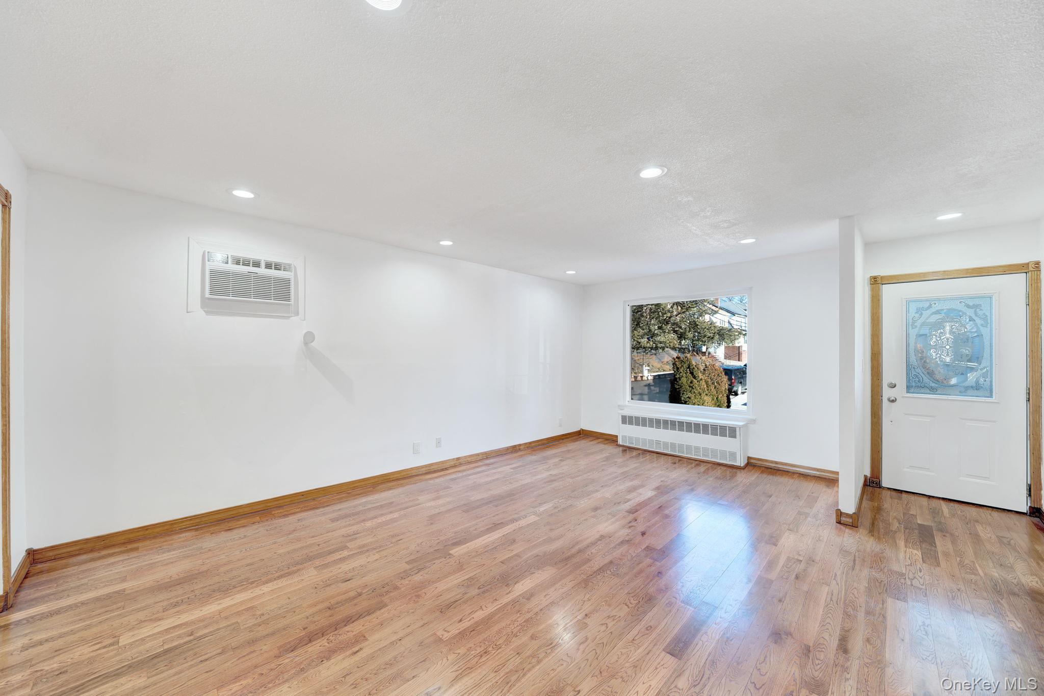 #7 photo, 1202 117th Street, クイーンズ区 College Point , NY 11356