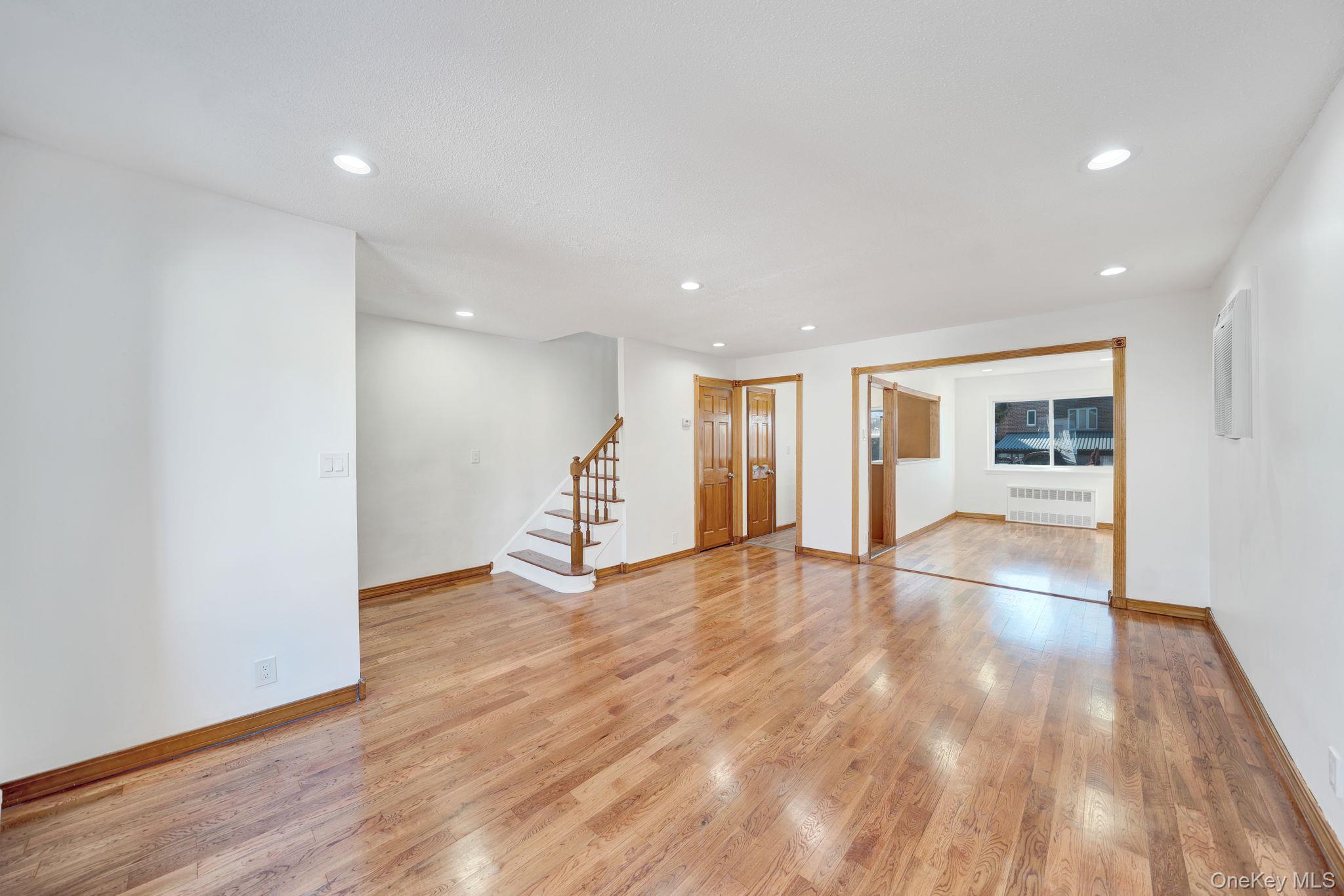 #8 photo, 1202 117th Street, クイーンズ区 College Point , NY 11356