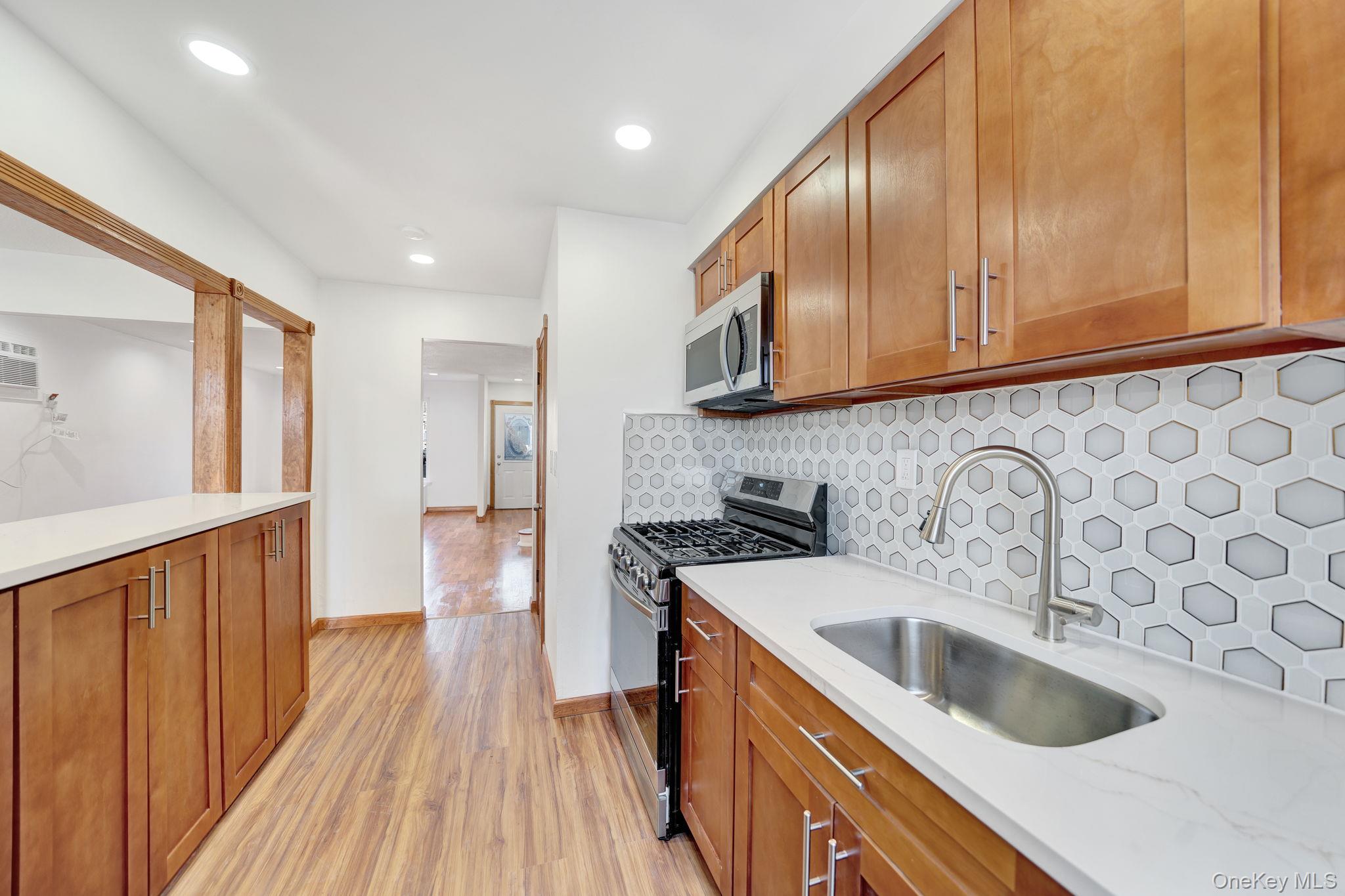 #9 photo, 1202 117th Street, クイーンズ区 College Point , NY 11356