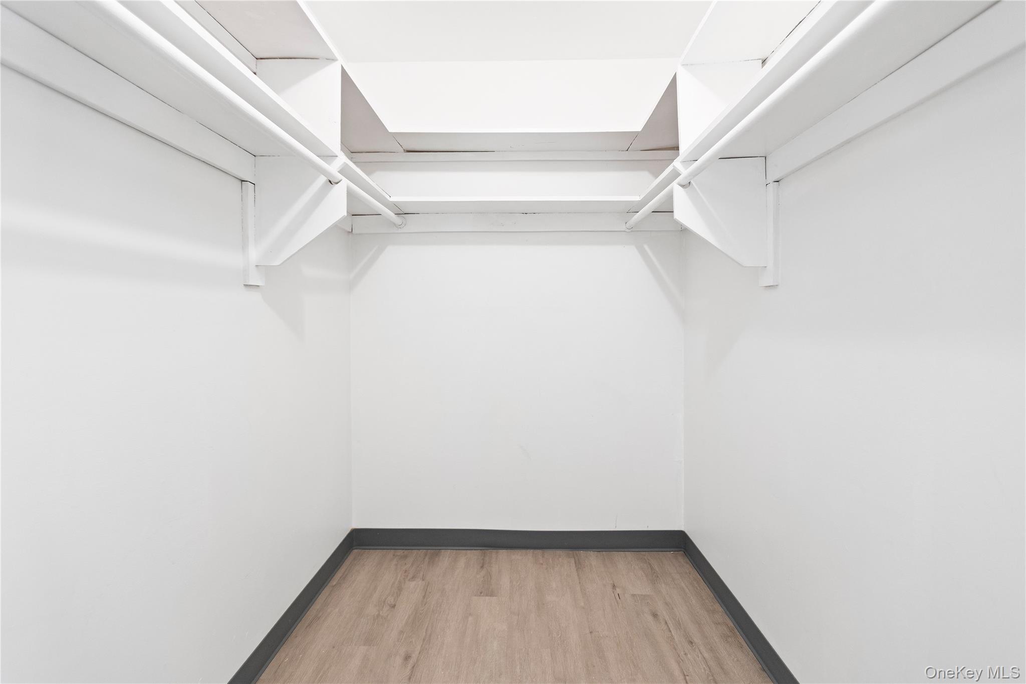 #9 photo, 40 W 4th Street, Саффолк ‖ Patchogue , NY 11772