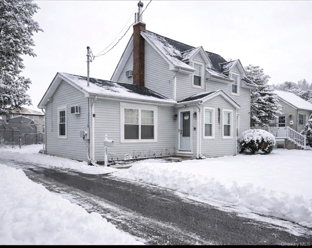 #1 photo, 131 E Alhambra Avenue, Lindenhurst , NY 11757