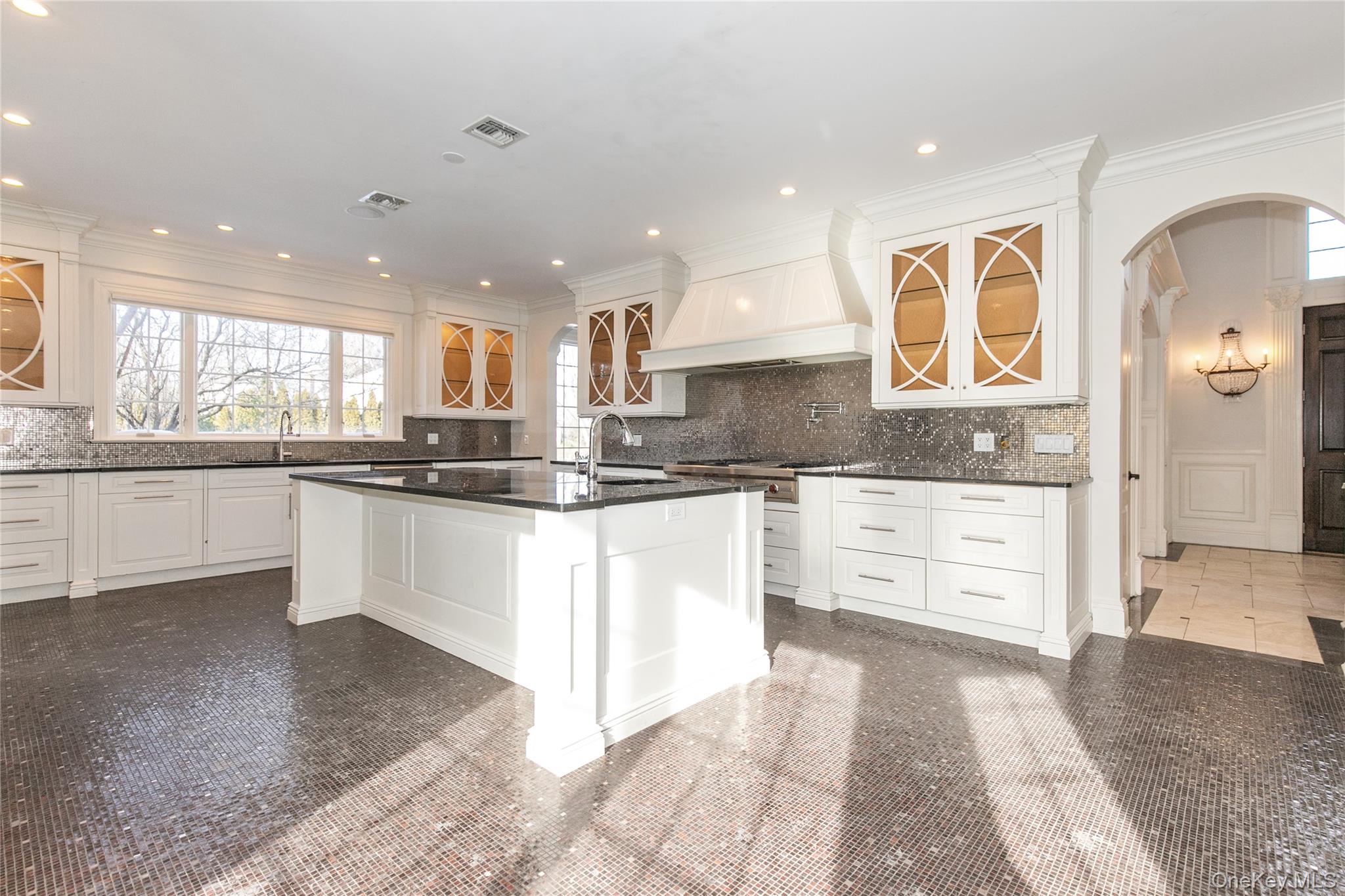 #13 photo, 12 Knollwood Road, নাসাউ কাউন্টি Roslyn , NY 11576