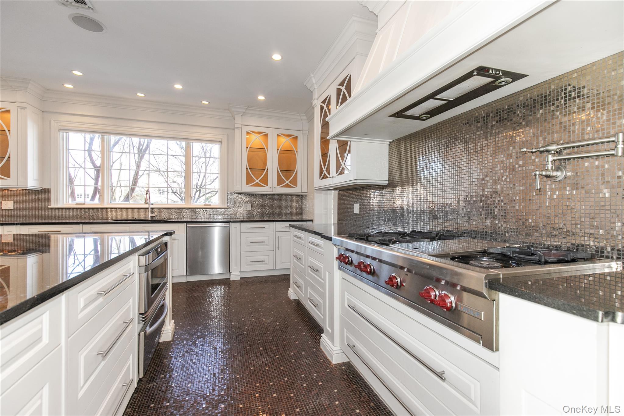 #14 photo, 12 Knollwood Road, নাসাউ কাউন্টি Roslyn , NY 11576