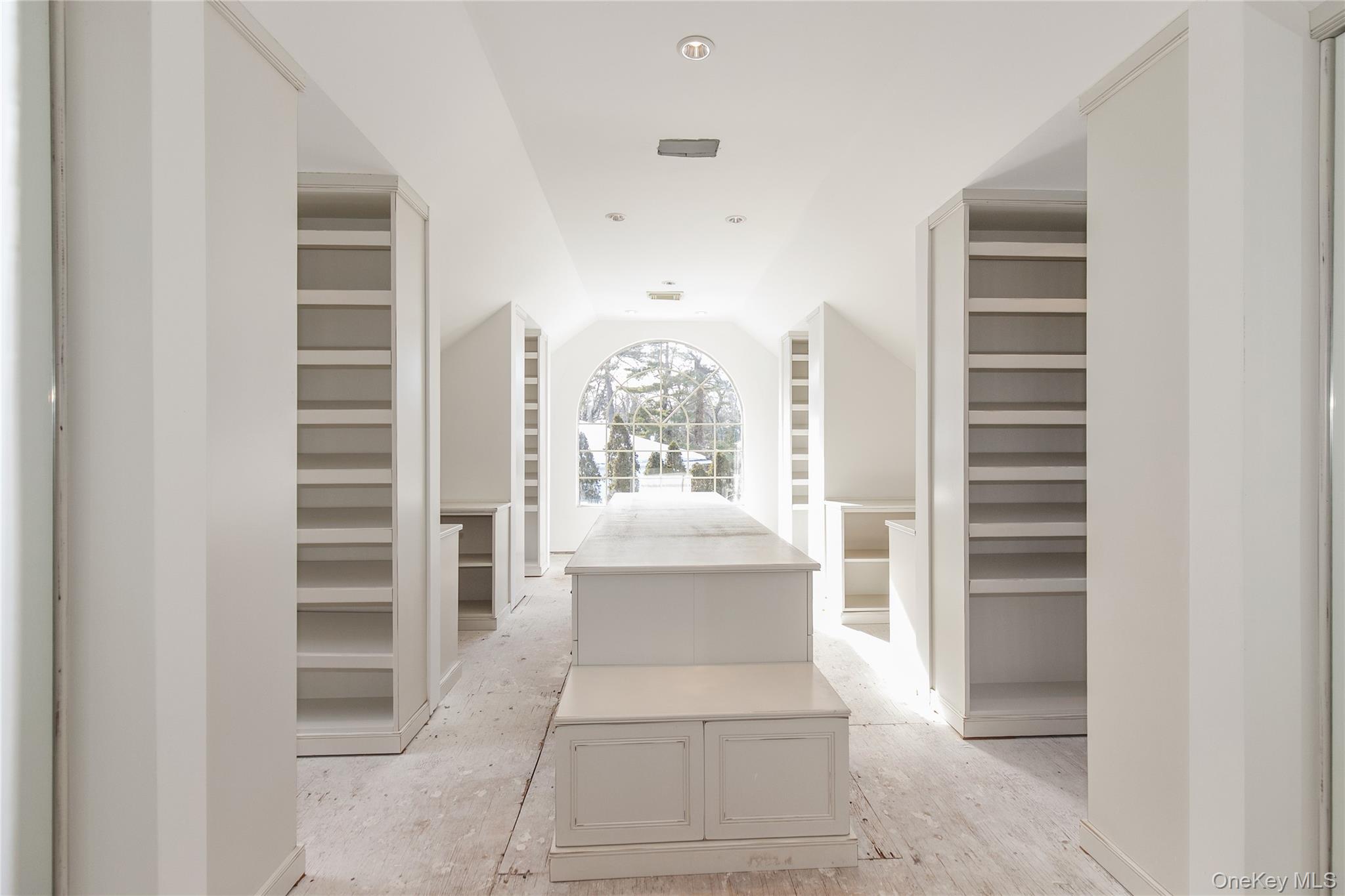 #20 photo, 12 Knollwood Road, নাসাউ কাউন্টি Roslyn , NY 11576