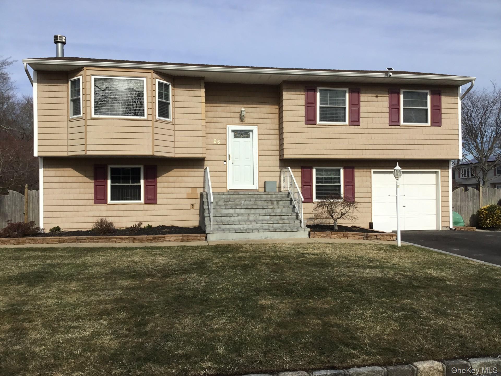 #1 photo, 26 Charles Circle, サフォーク郡 Islip , NY 11751