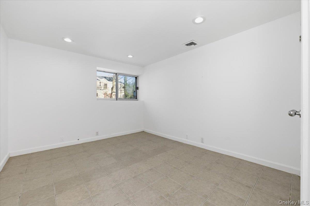 #17 photo, 454 E Shore Road, নাসাউ কাউন্টি Great Neck , NY 11024