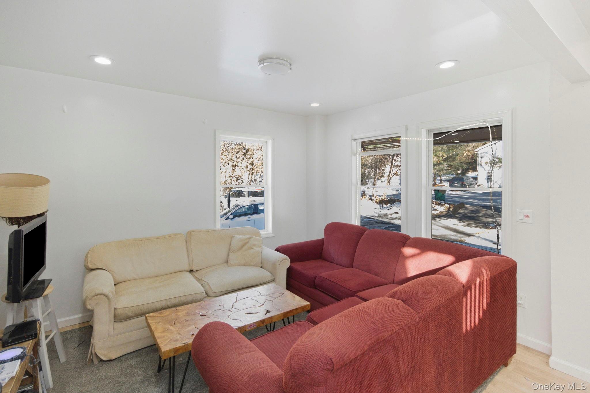 #5 photo, 85 Sunset Avenue, 뉴욕주 Poughkeepsie , NY 12601