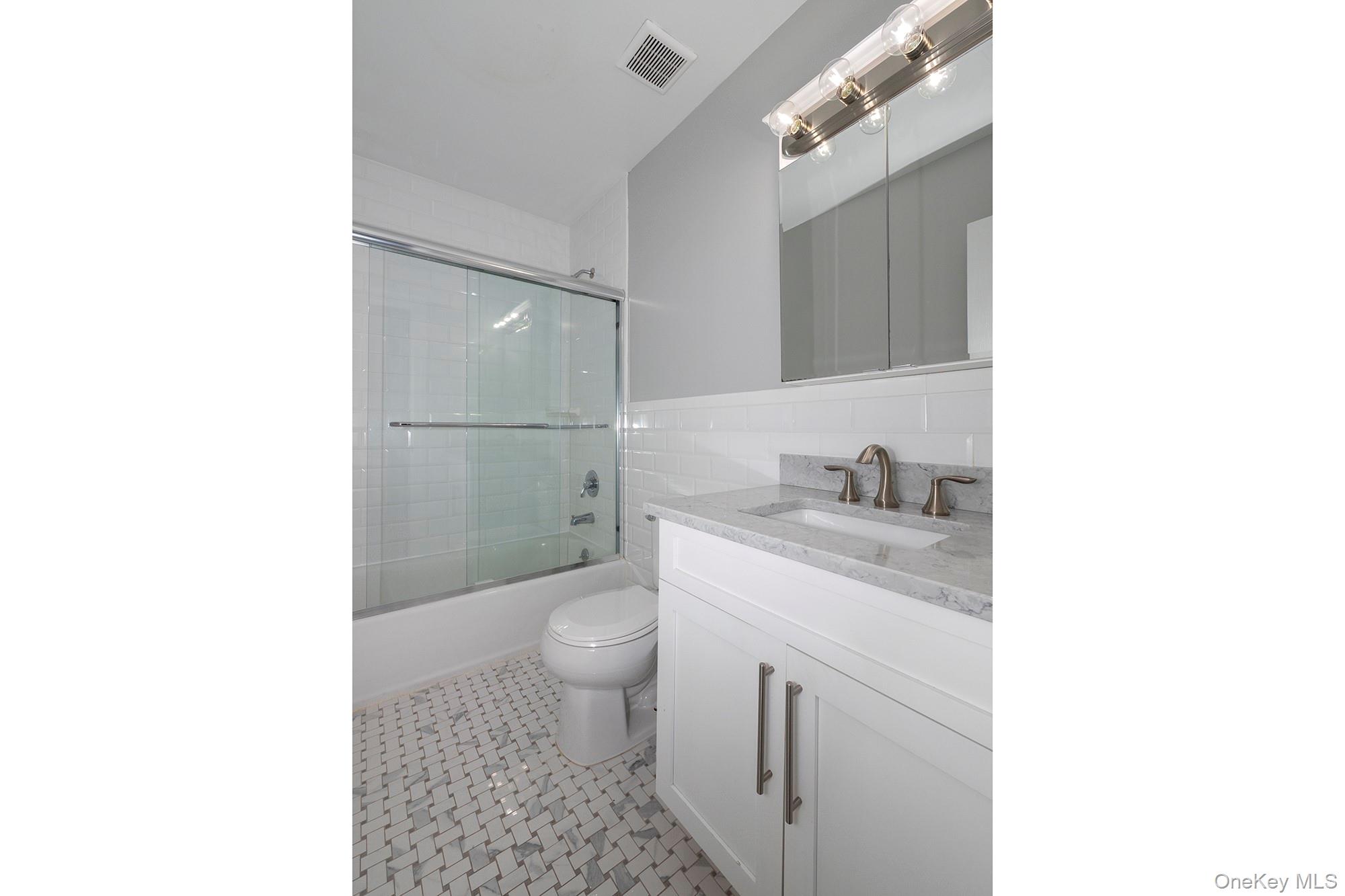 #7 photo, 425 Newbridge Road, East Meadow , NY 11554