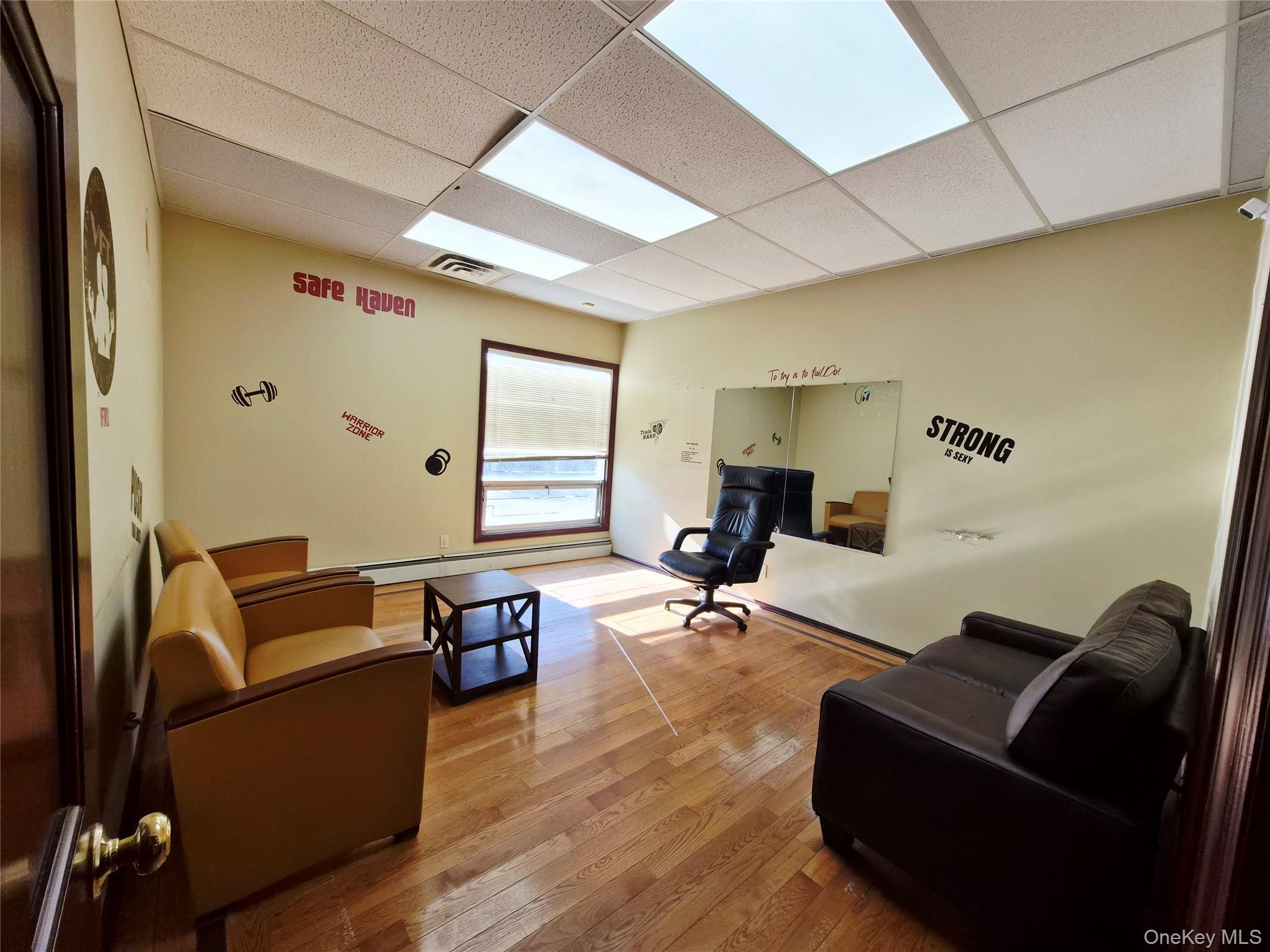 #12 photo, 121 W Oak Street, サフォーク郡 Amityville , NY 11701