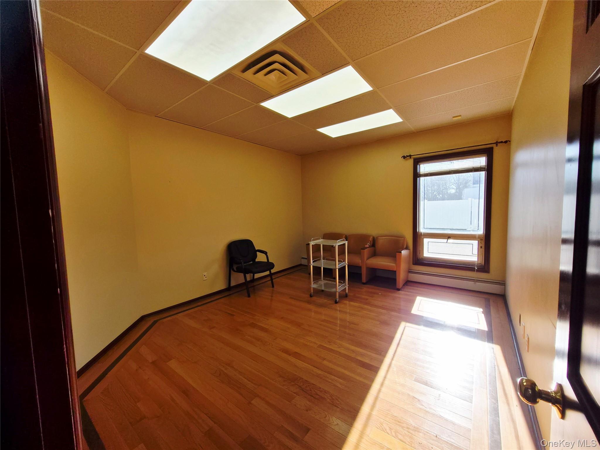 #14 photo, 121 W Oak Street, サフォーク郡 Amityville , NY 11701