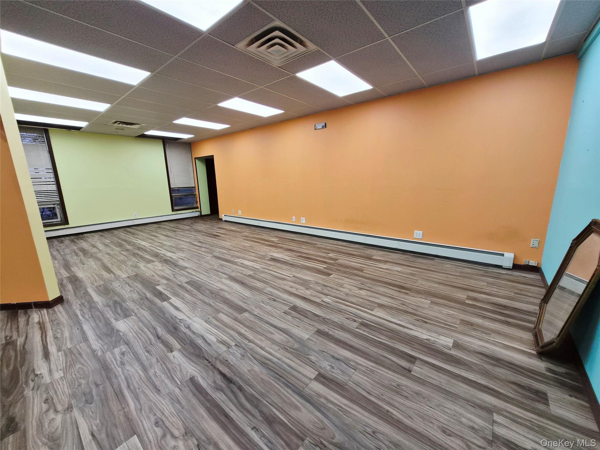 #4 photo, 121 W Oak Street, サフォーク郡 Amityville , NY 11701